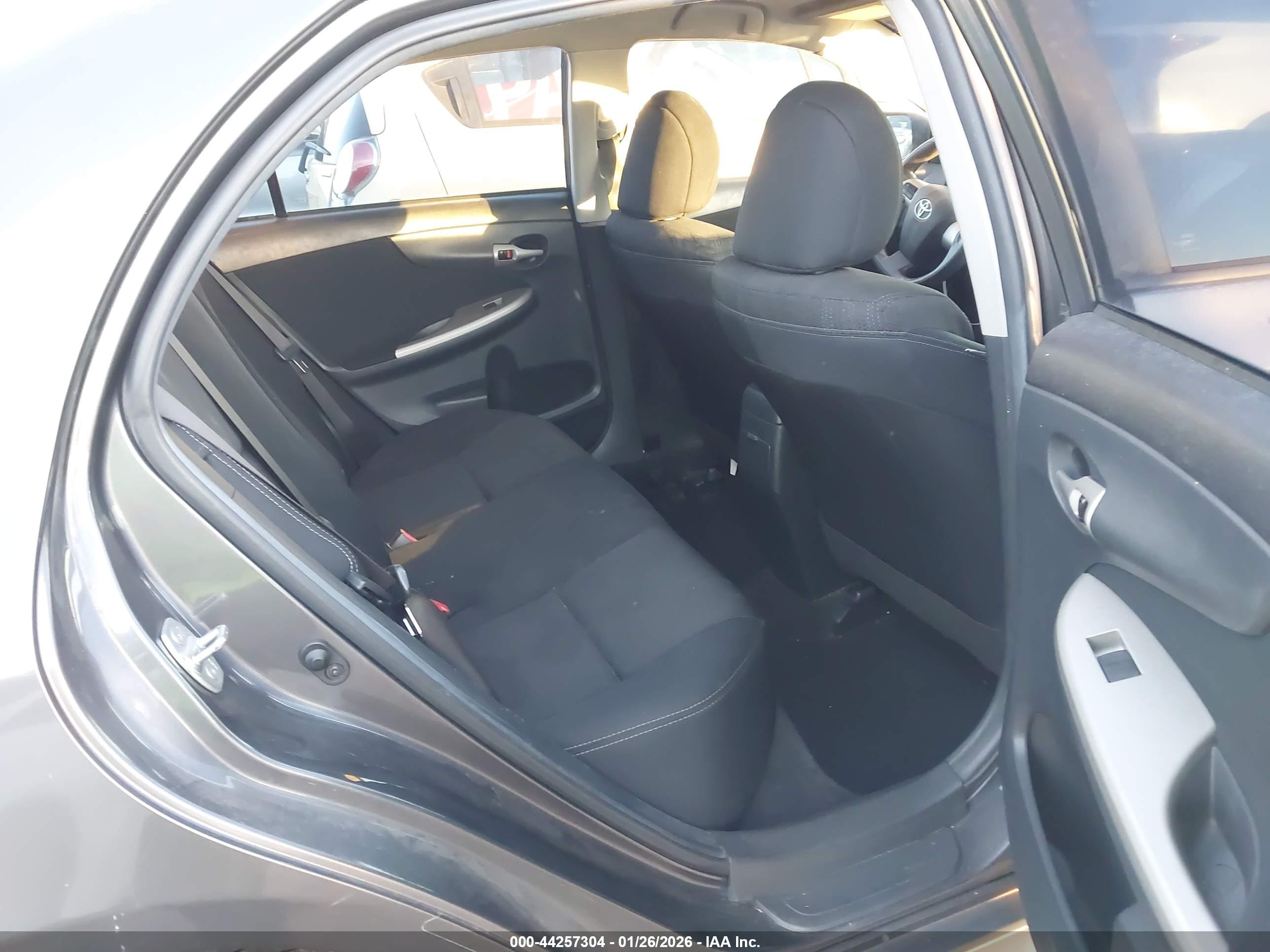 TOYOTA COROLLA image 8