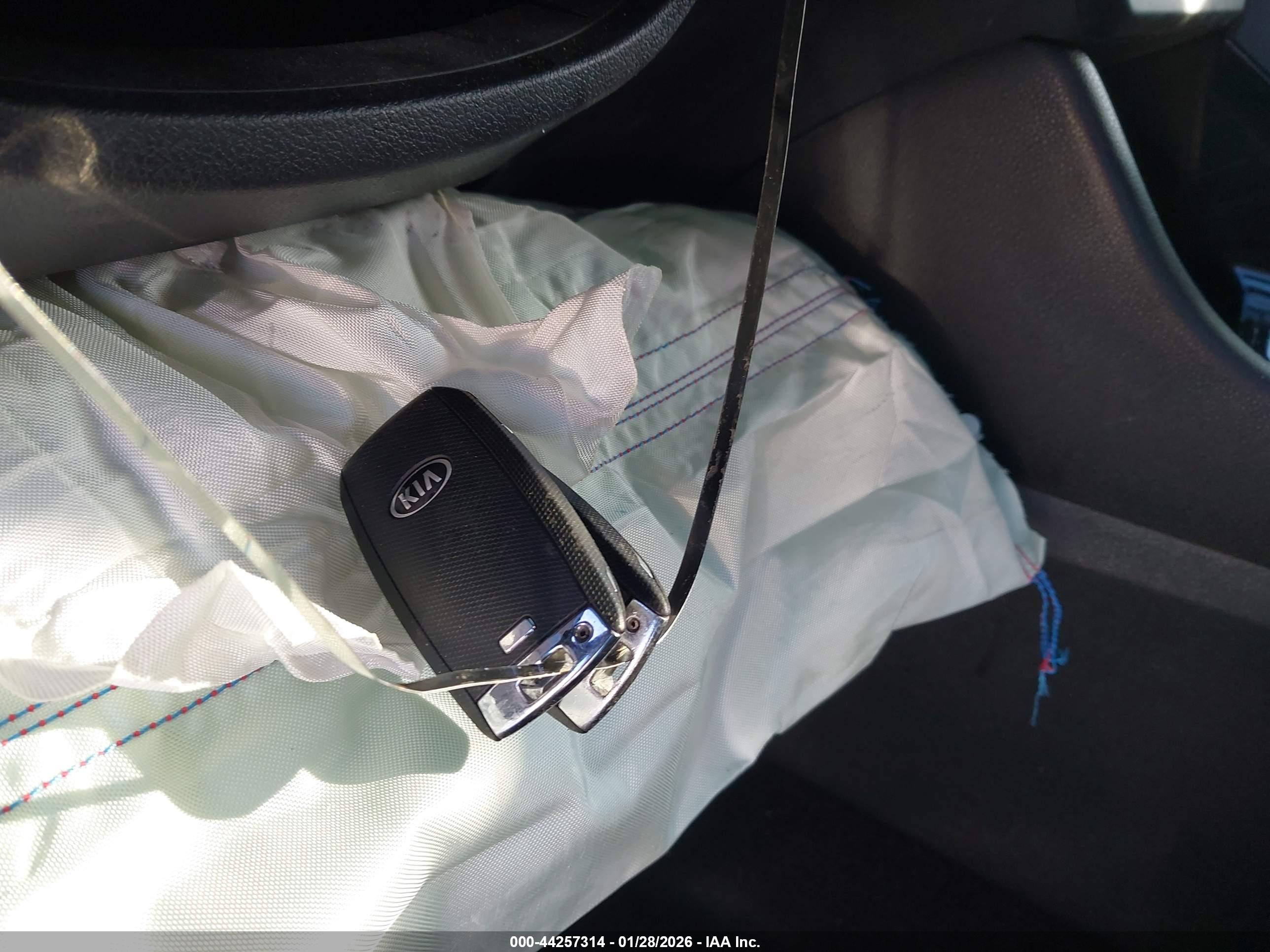 KIA NIRO image 11