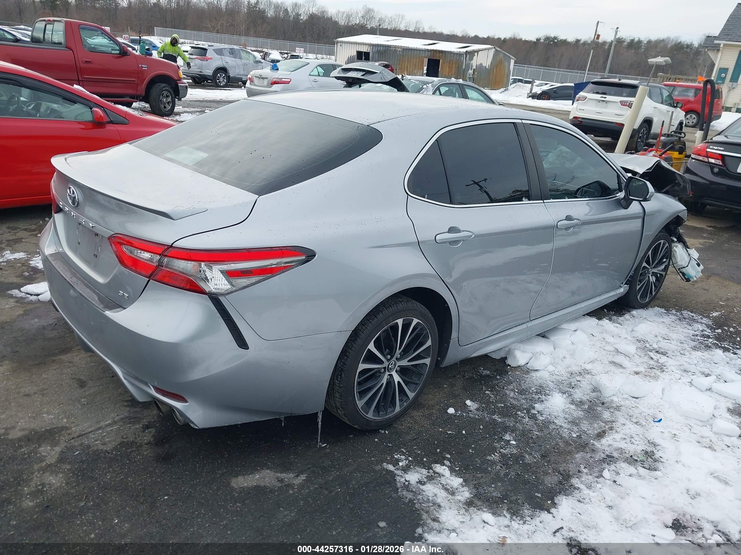 TOYOTA CAMRY image 4