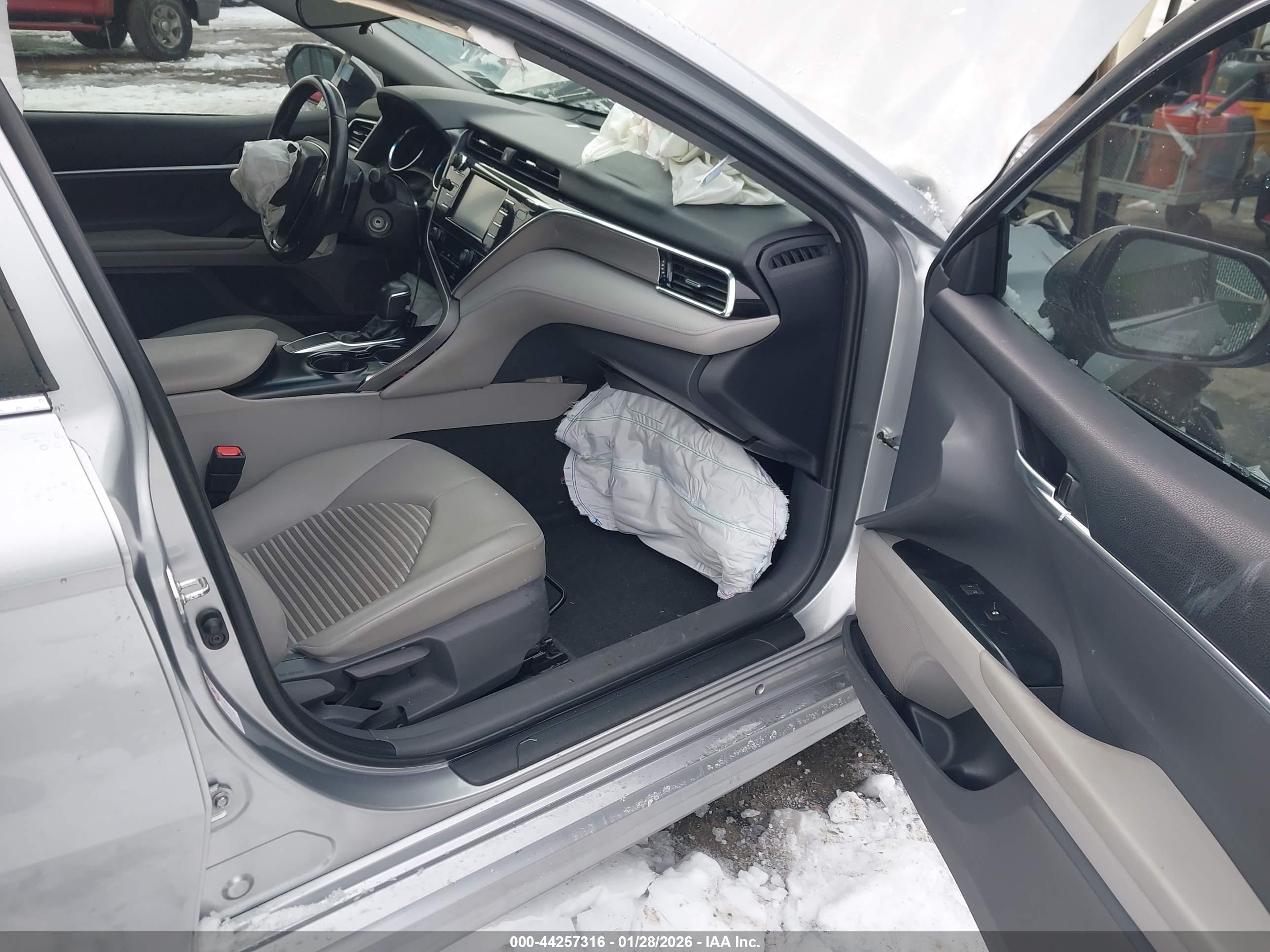 TOYOTA CAMRY image 5