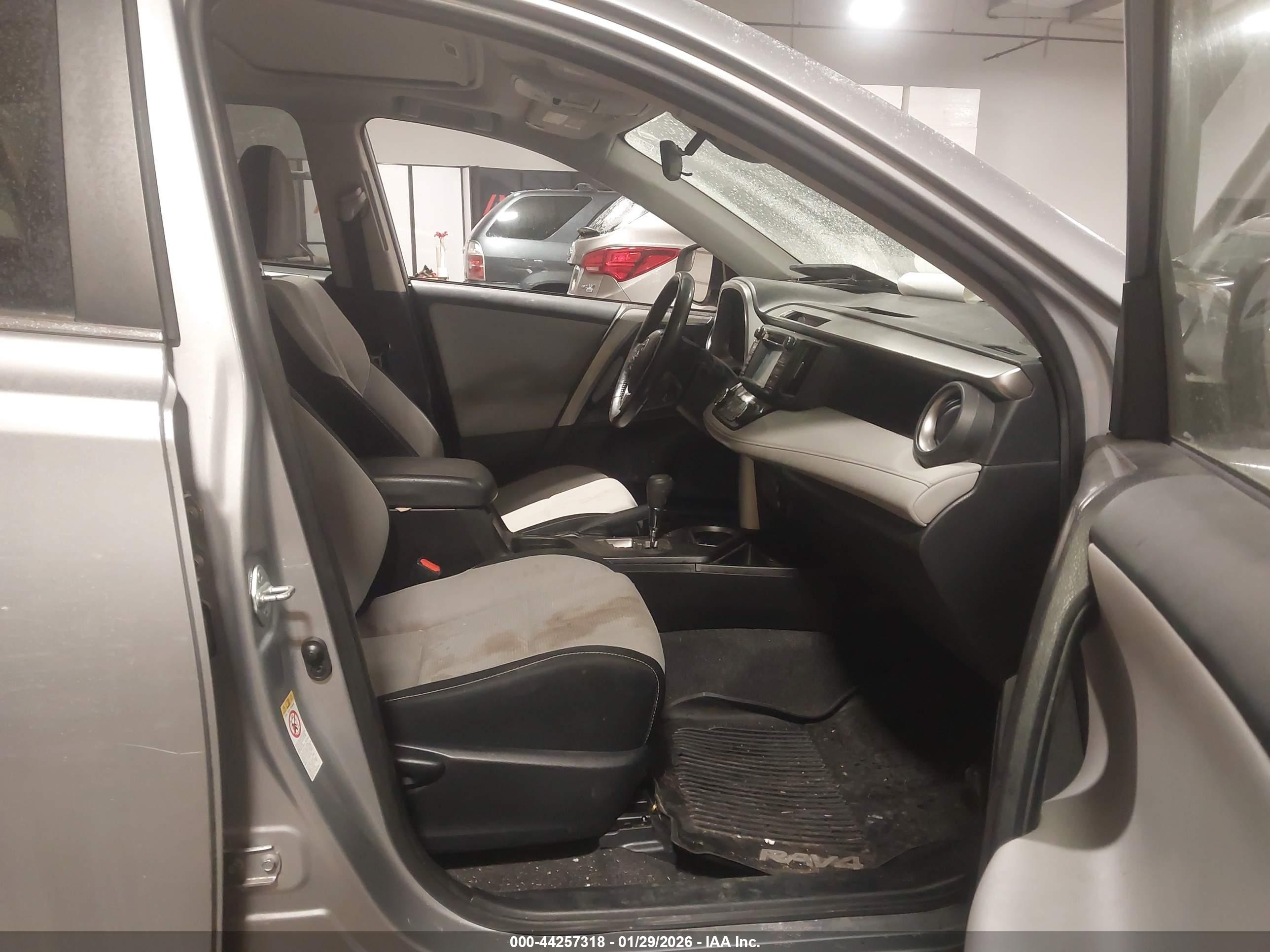 TOYOTA RAV4 image 5