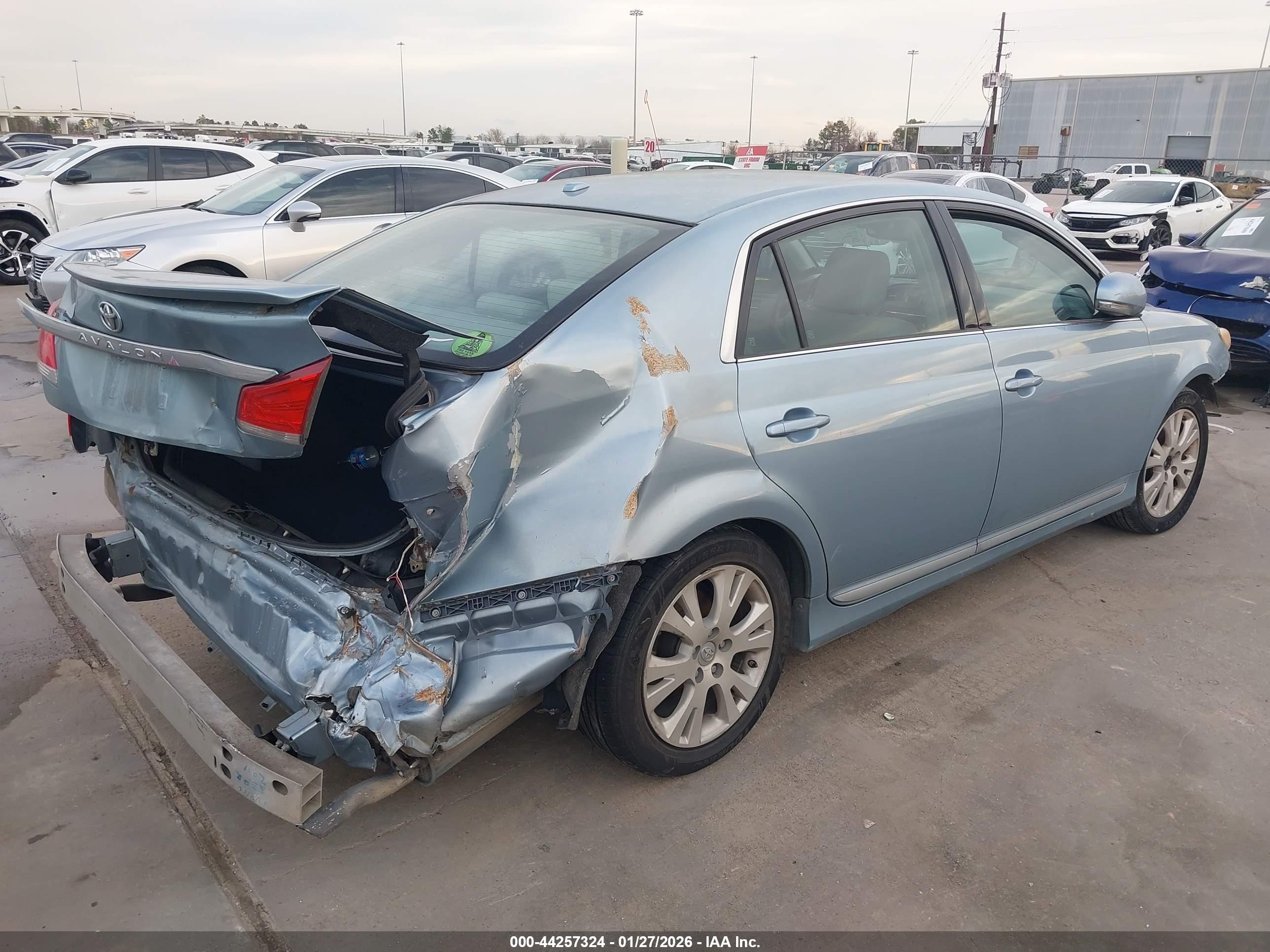TOYOTA AVALON image 4