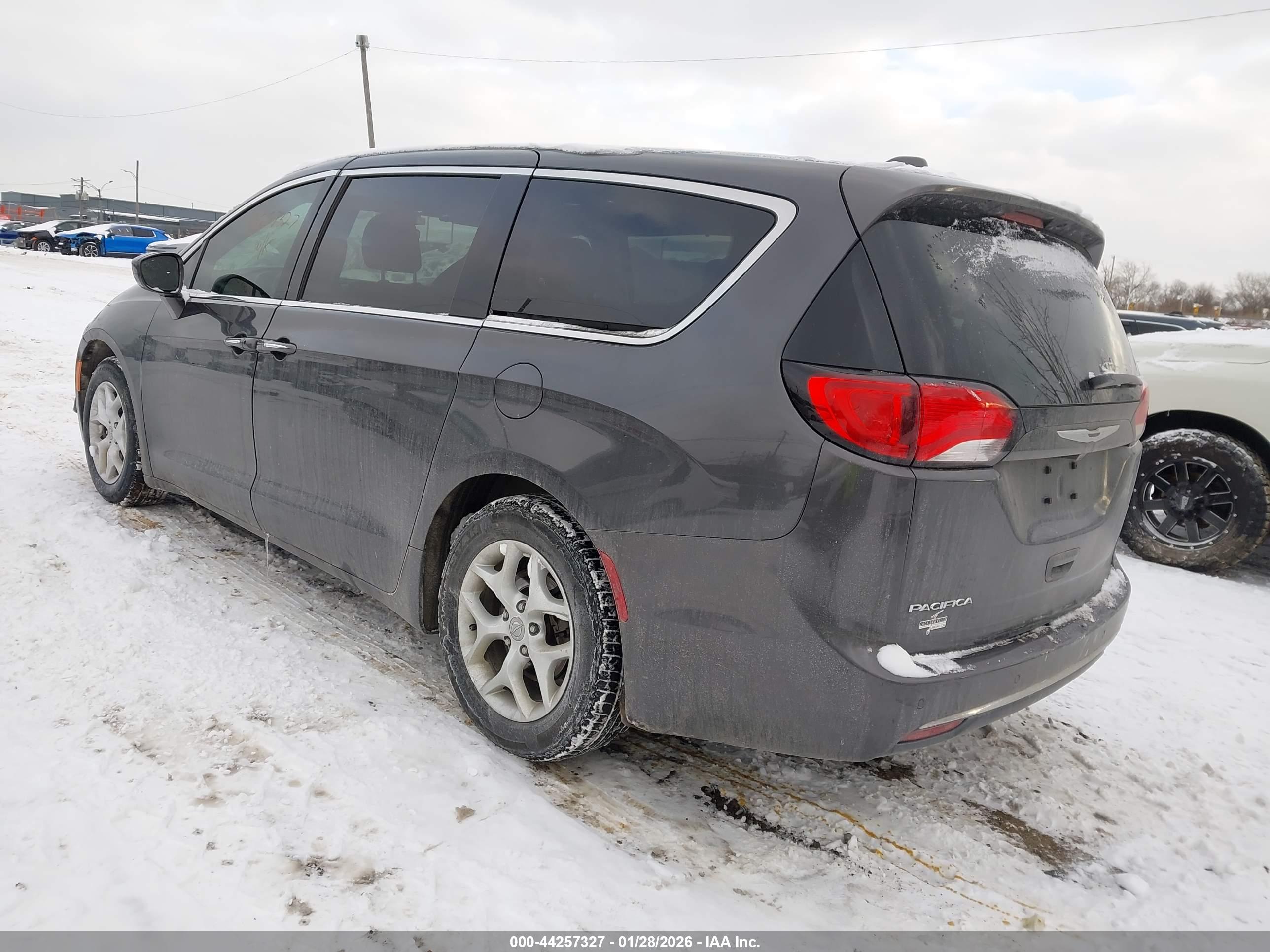CHRYSLER PACIFICA image 3