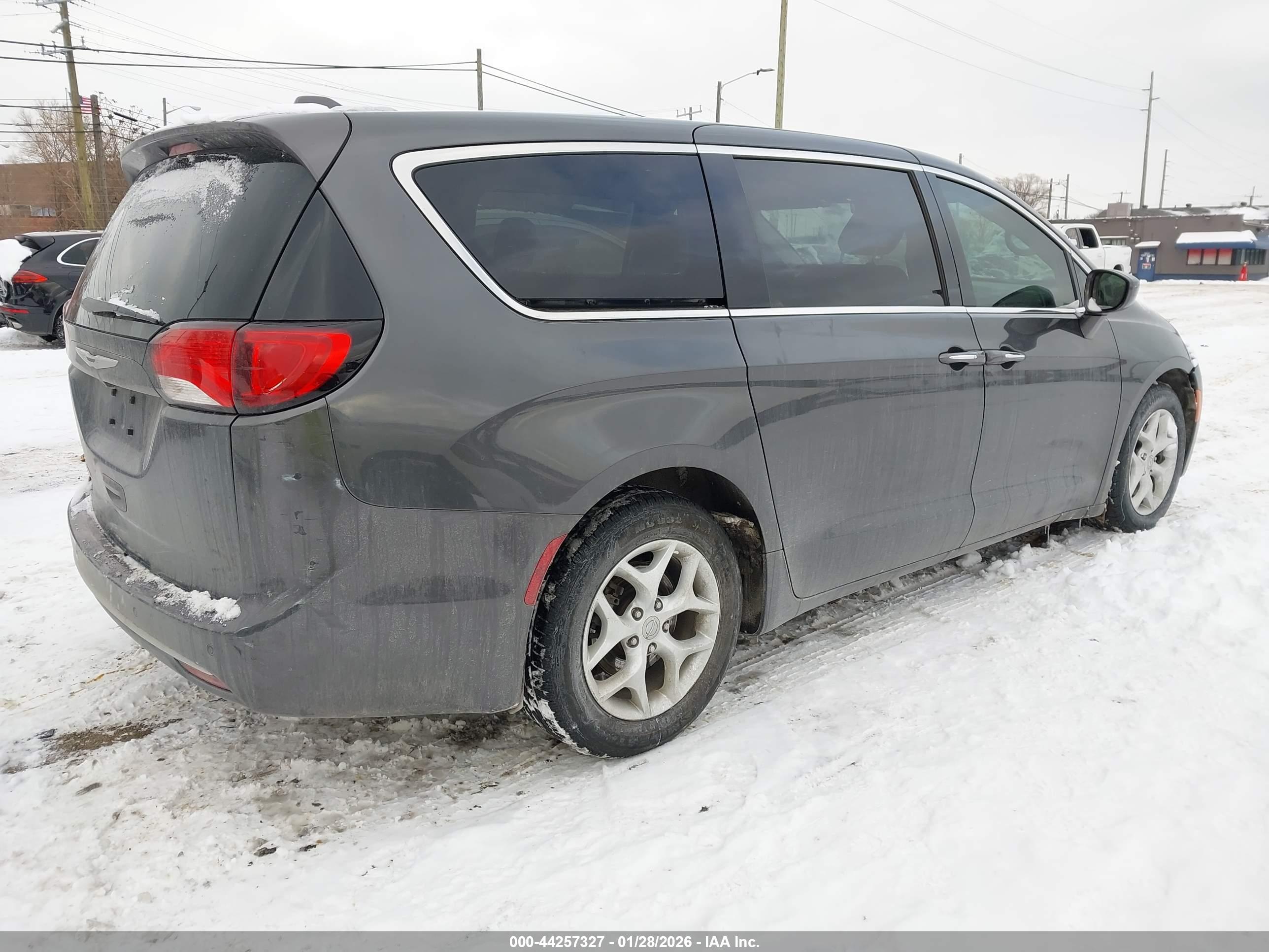 CHRYSLER PACIFICA image 4