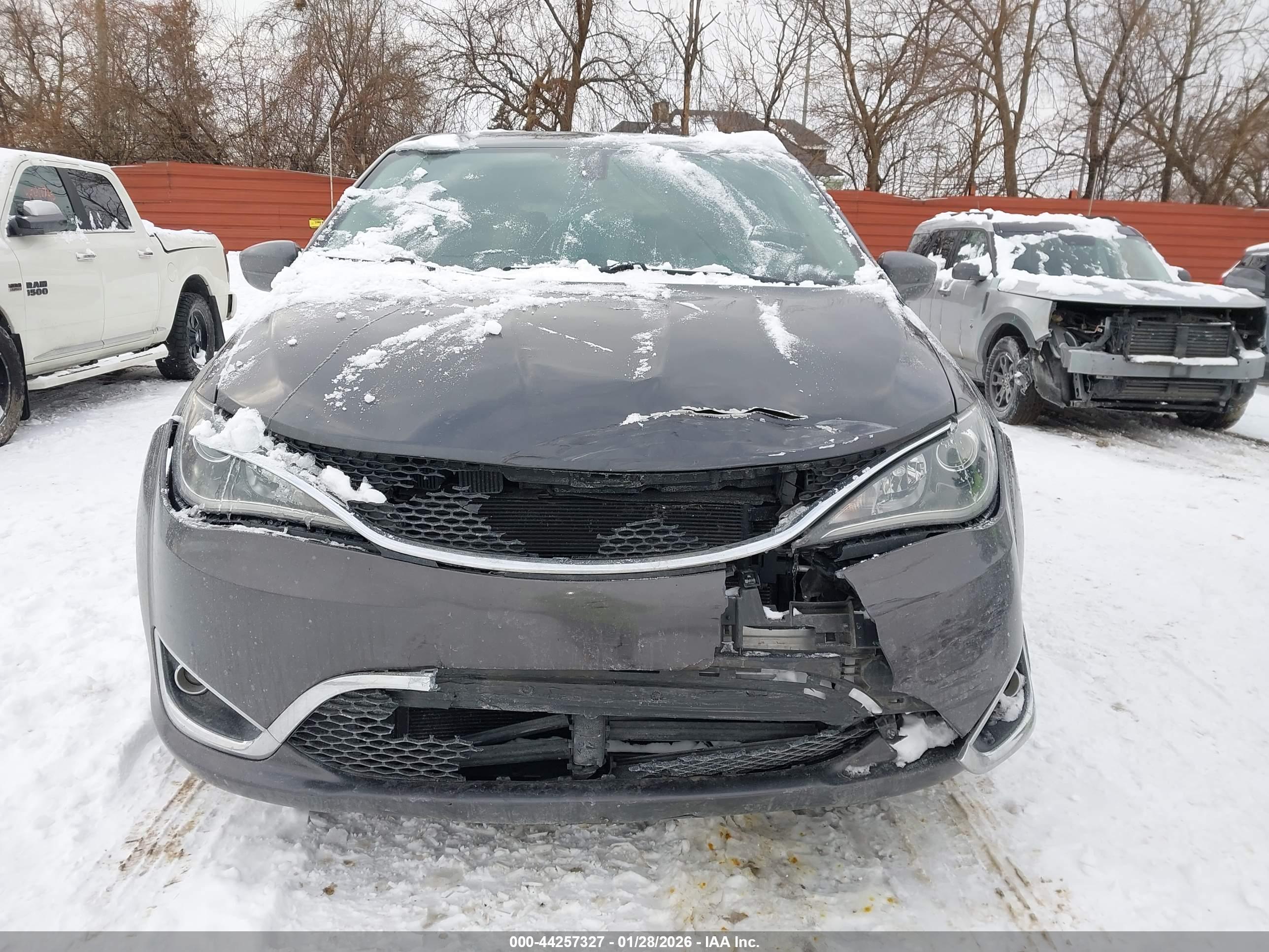 CHRYSLER PACIFICA image 6