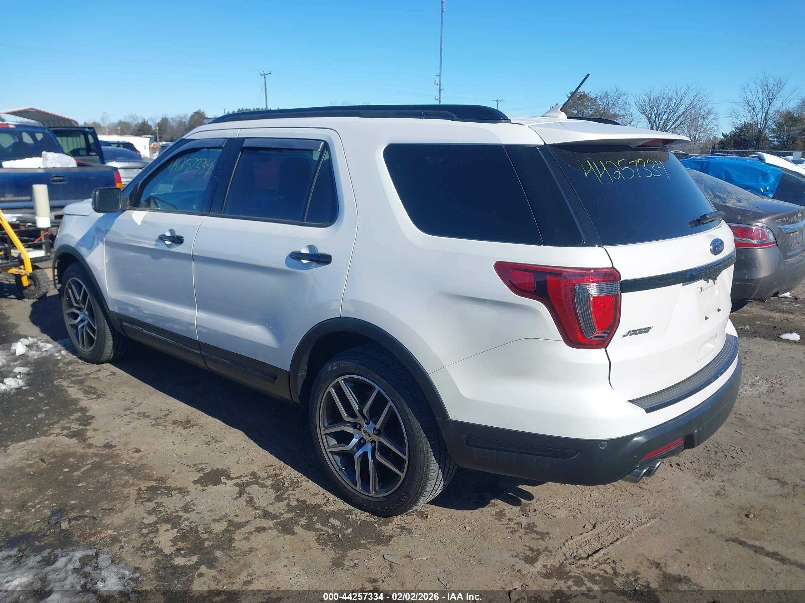 FORD EXPLORER image 3