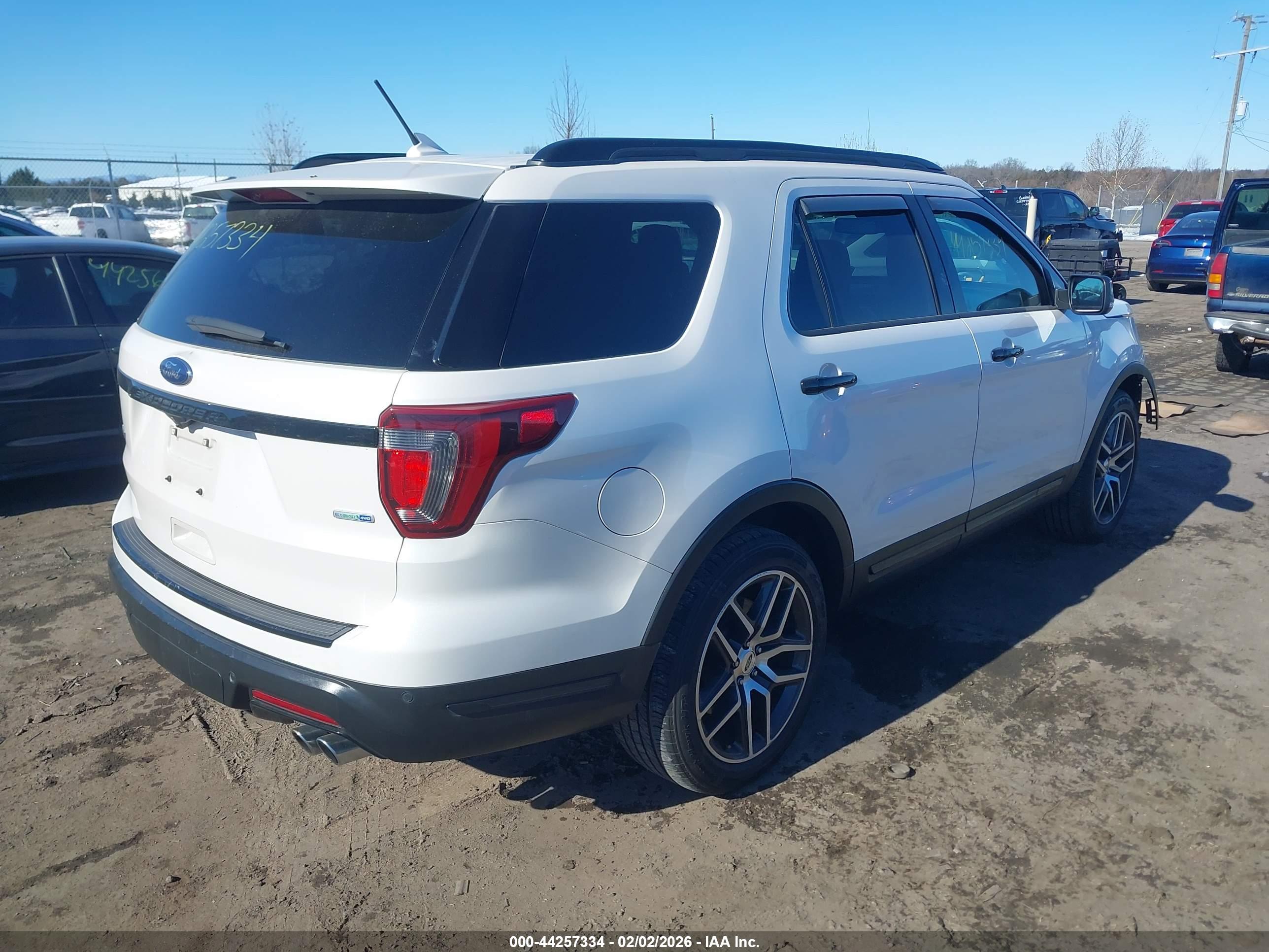 FORD EXPLORER image 4