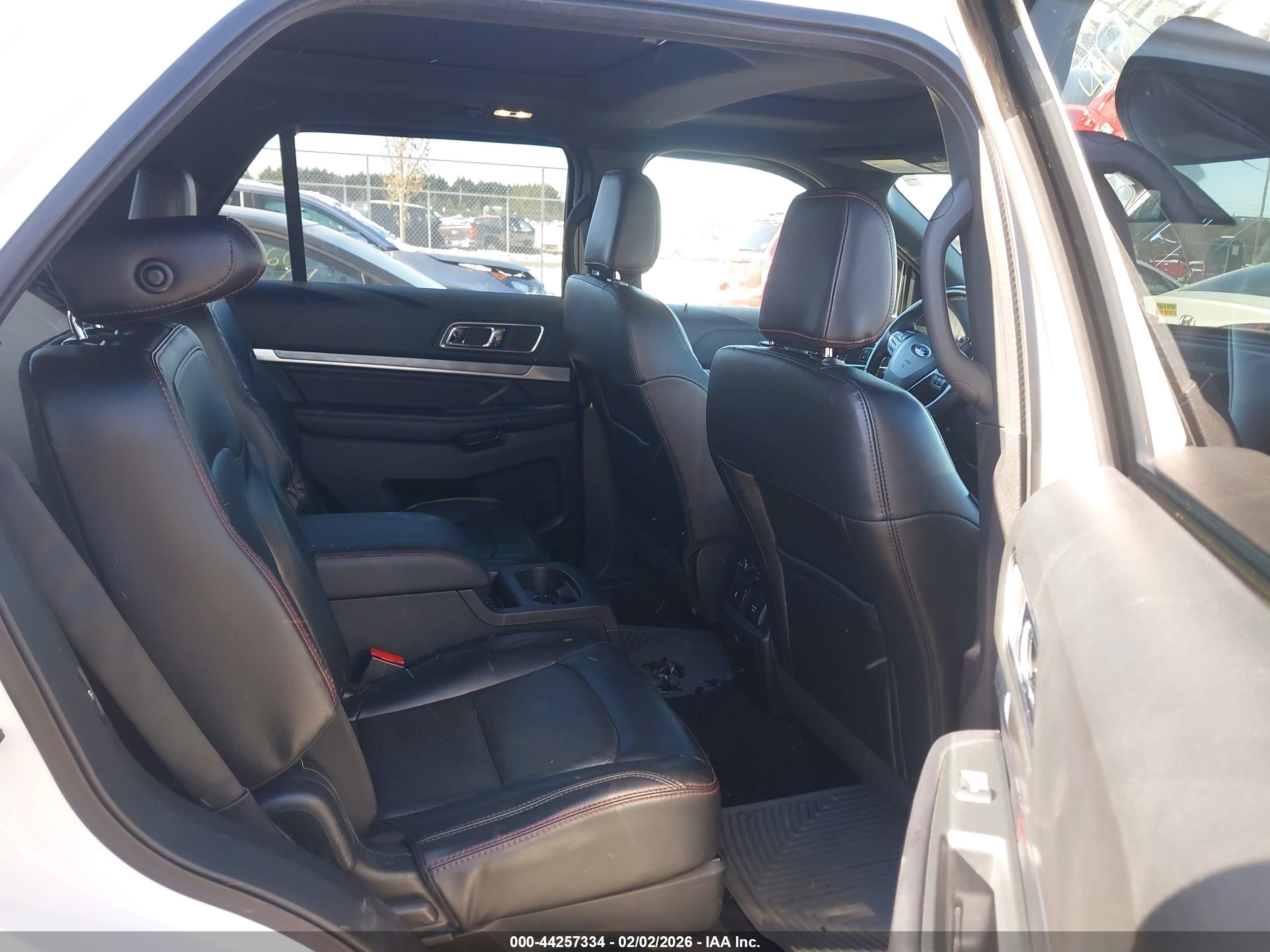 FORD EXPLORER image 8