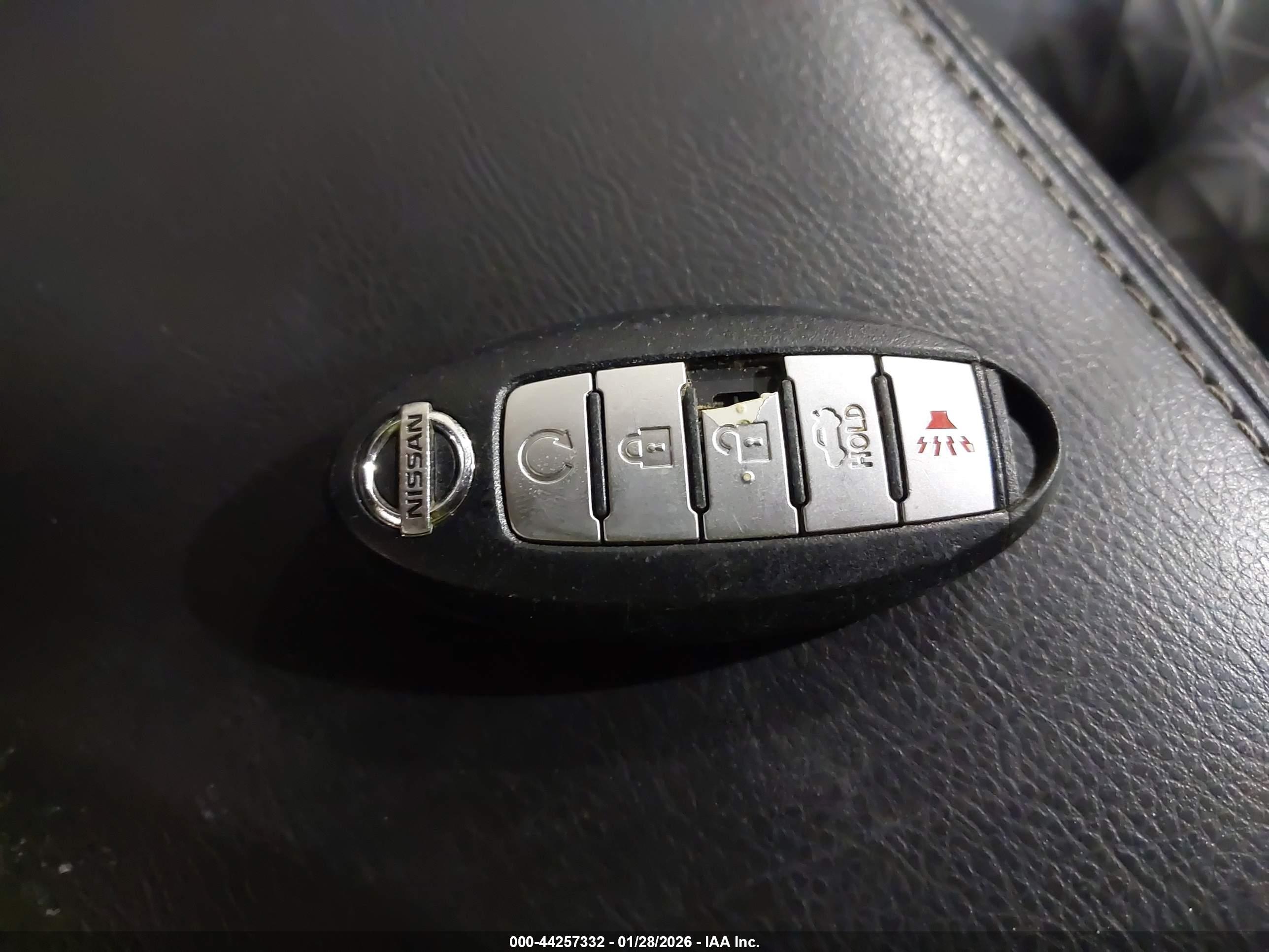 NISSAN MAXIMA image 11