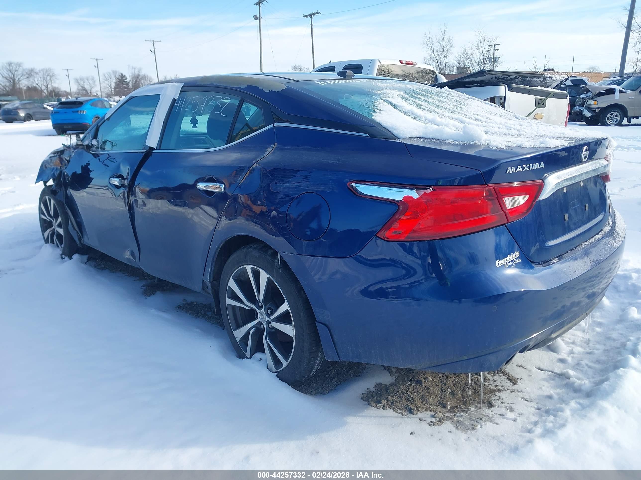 NISSAN MAXIMA image 3