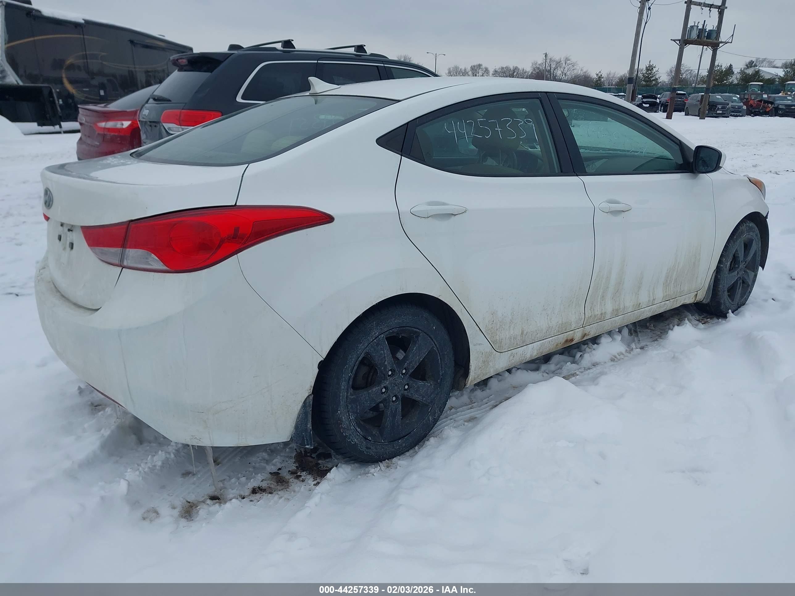 HYUNDAI ELANTRA image 4