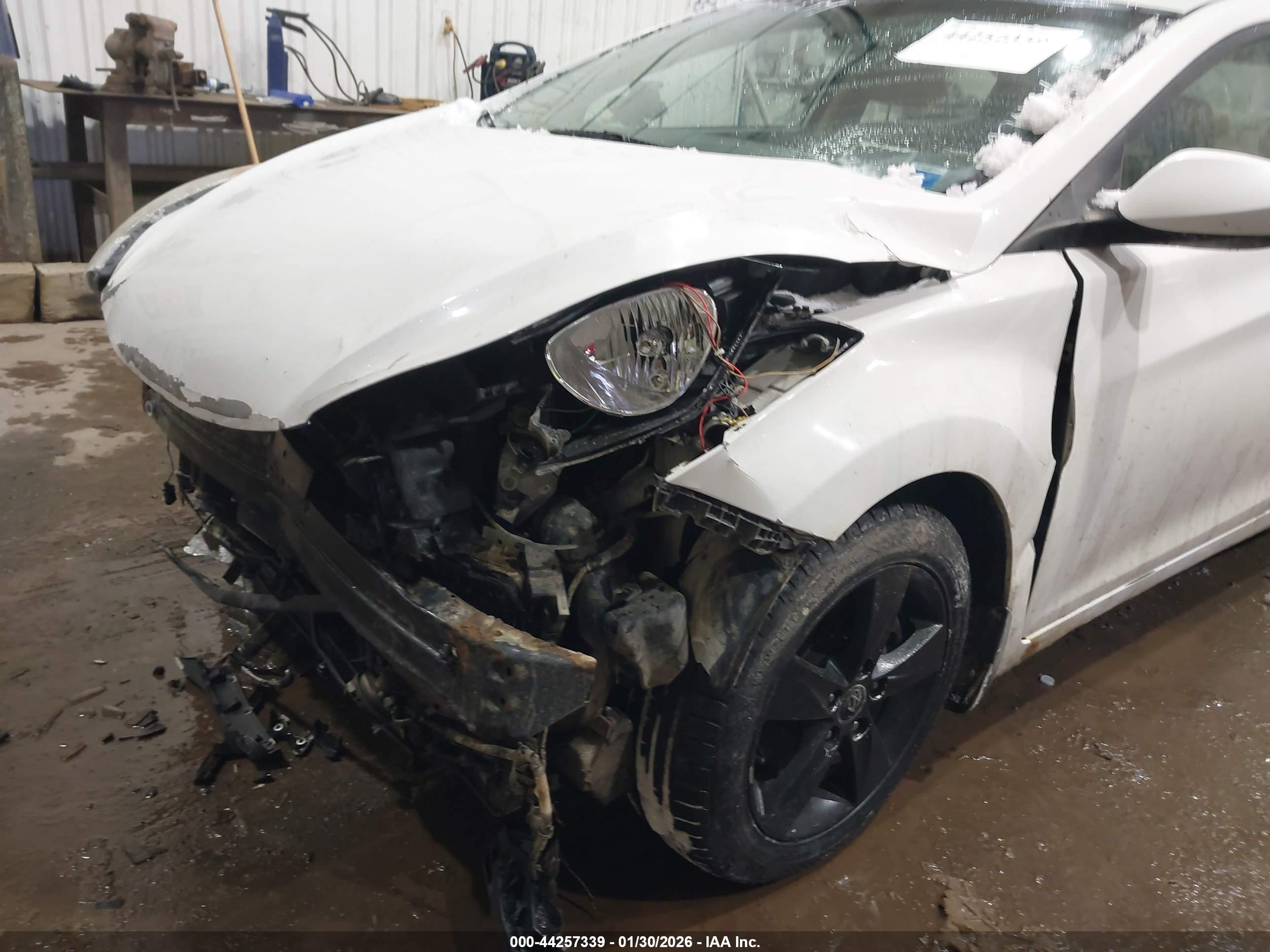 HYUNDAI ELANTRA image 6