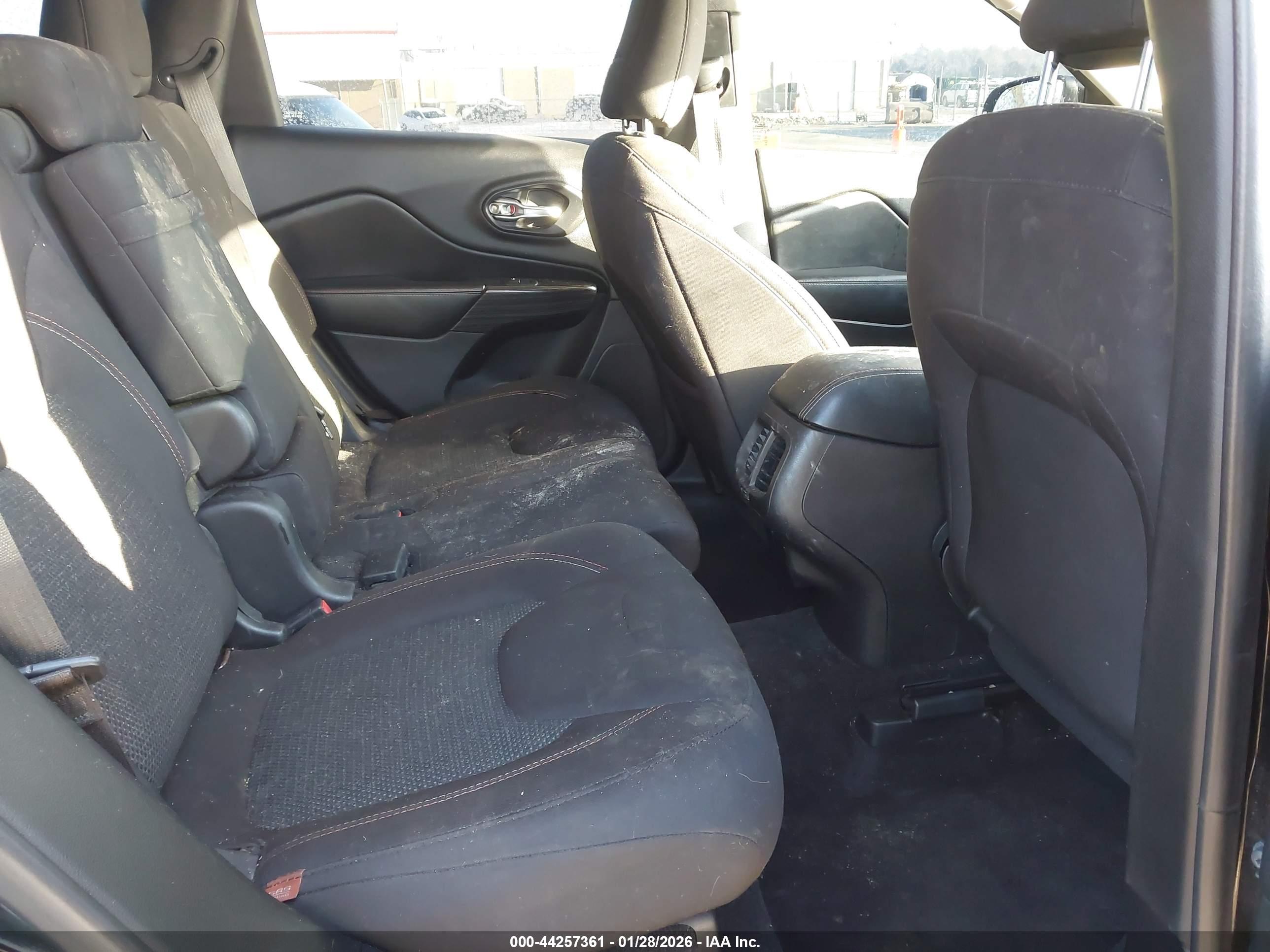 JEEP CHEROKEE image 8