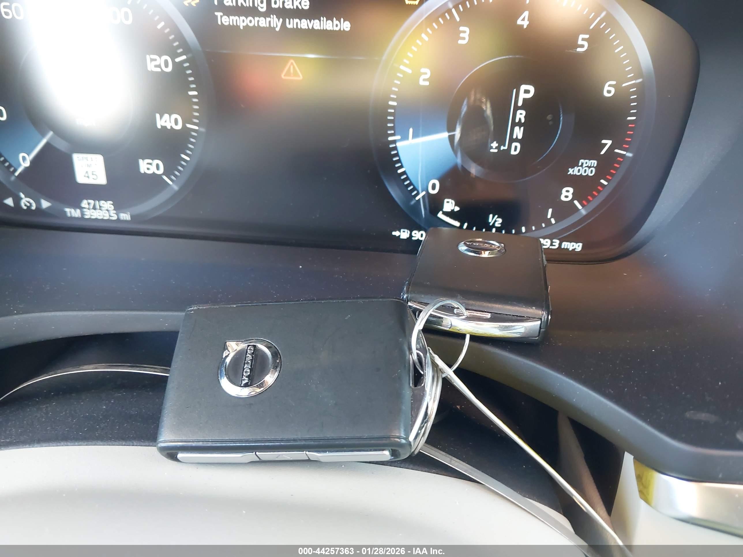 VOLVO S60 image 11