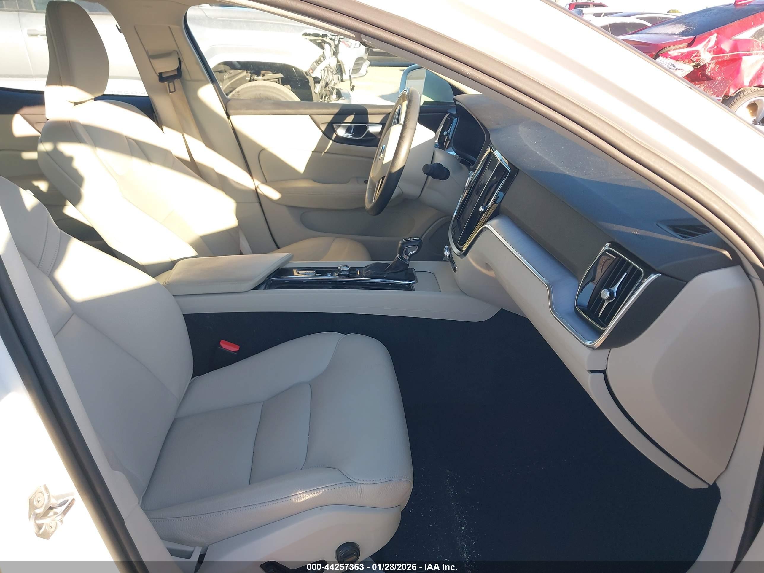 VOLVO S60 image 5