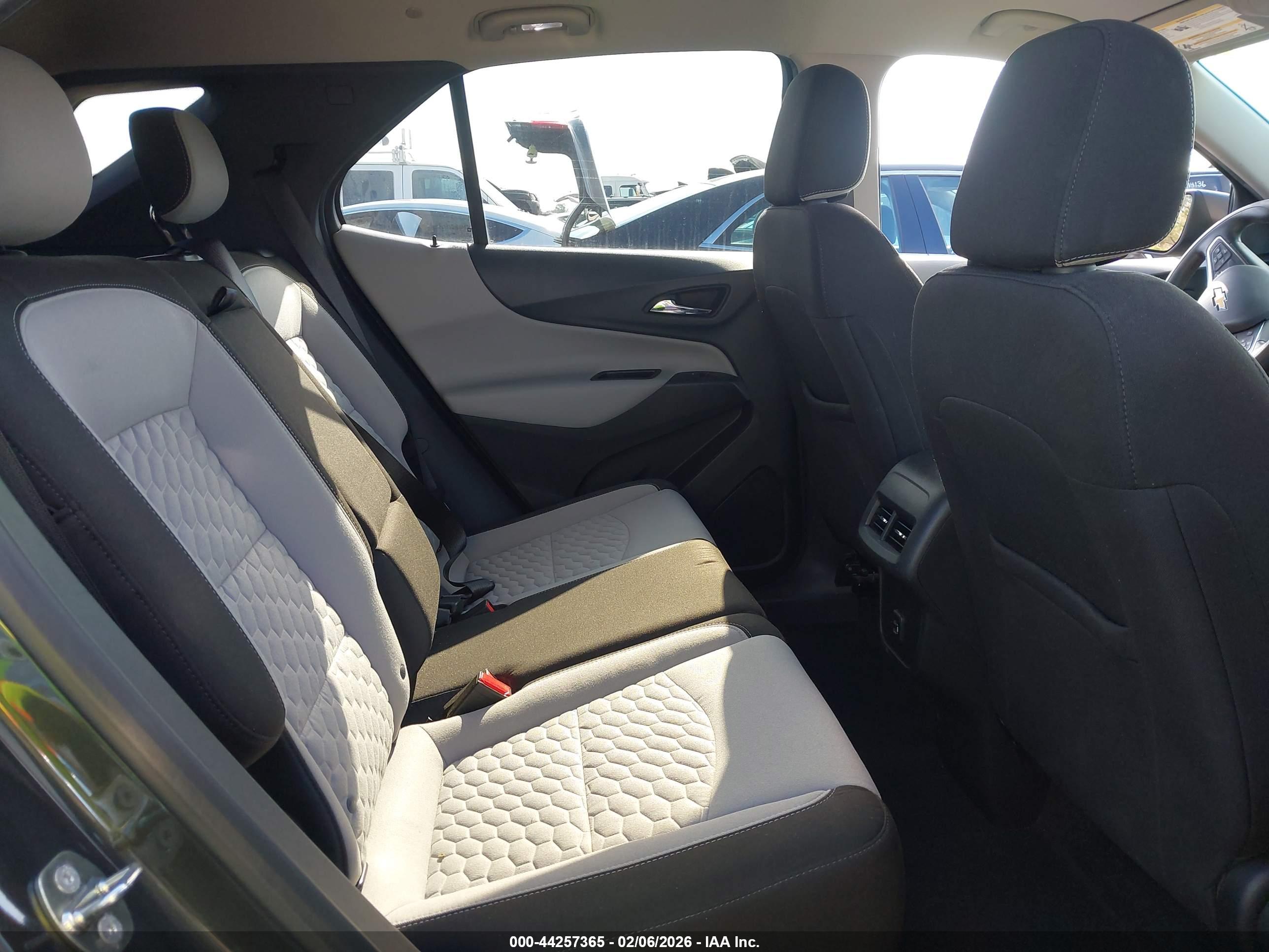 CHEVROLET EQUINOX image 8