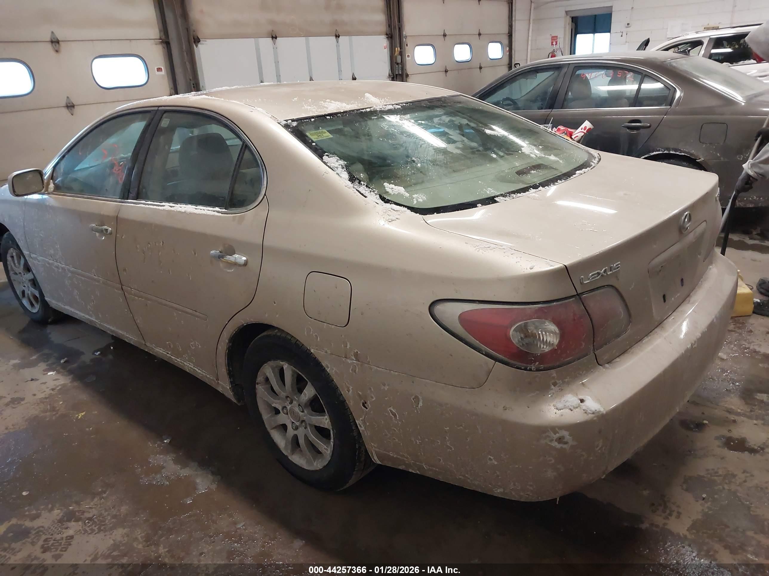 LEXUS ES image 3