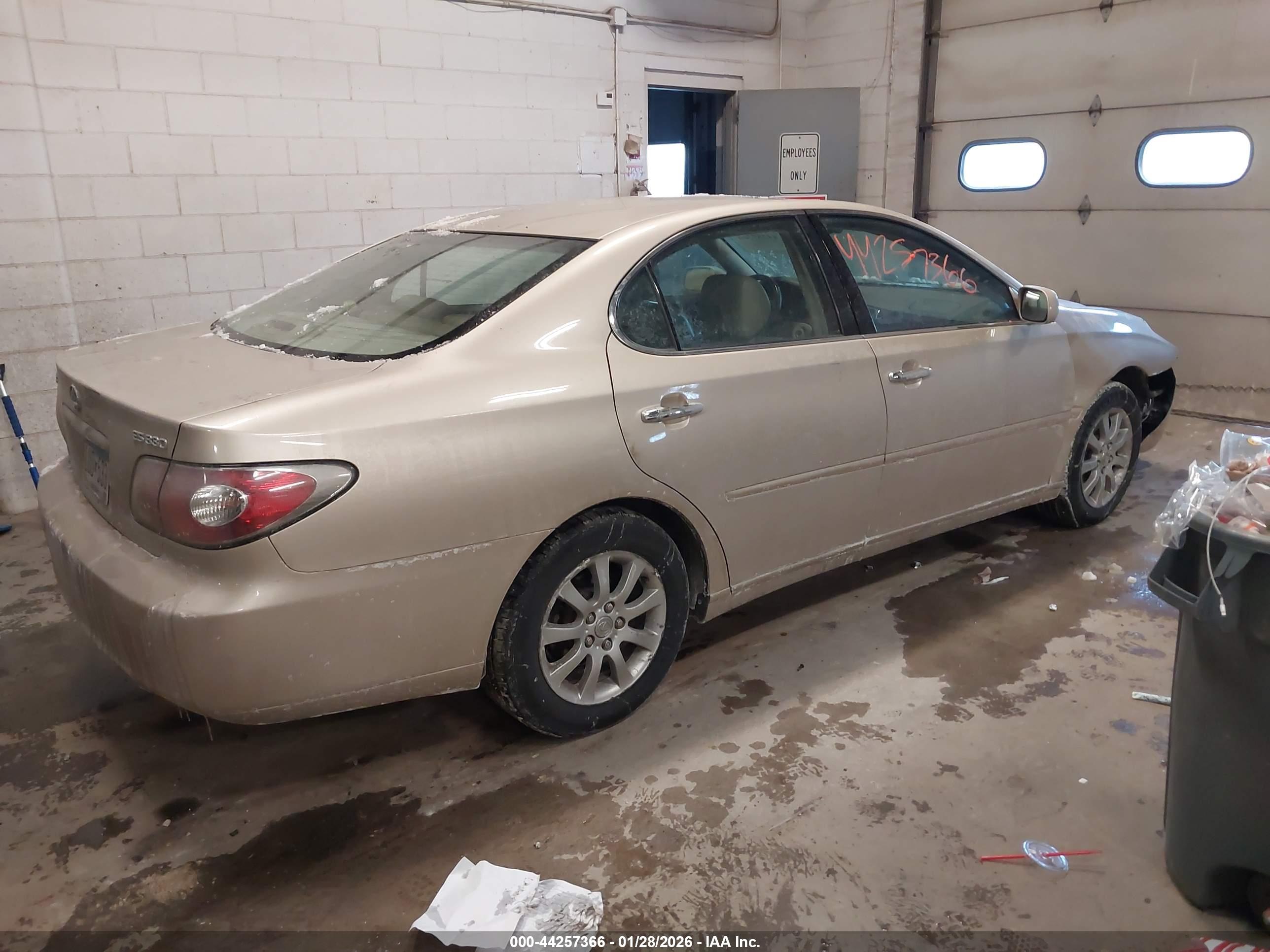 LEXUS ES image 4