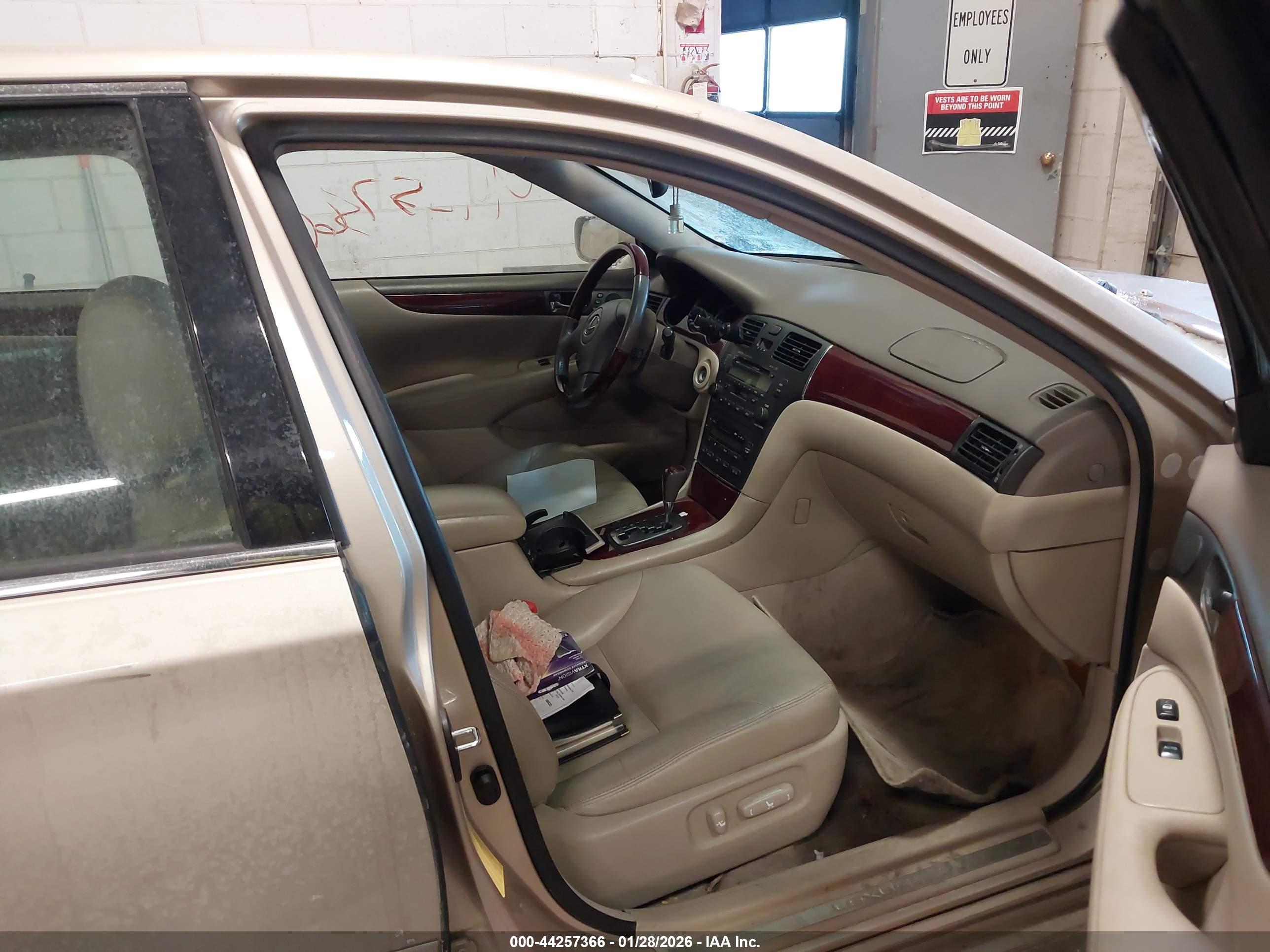 LEXUS ES image 5