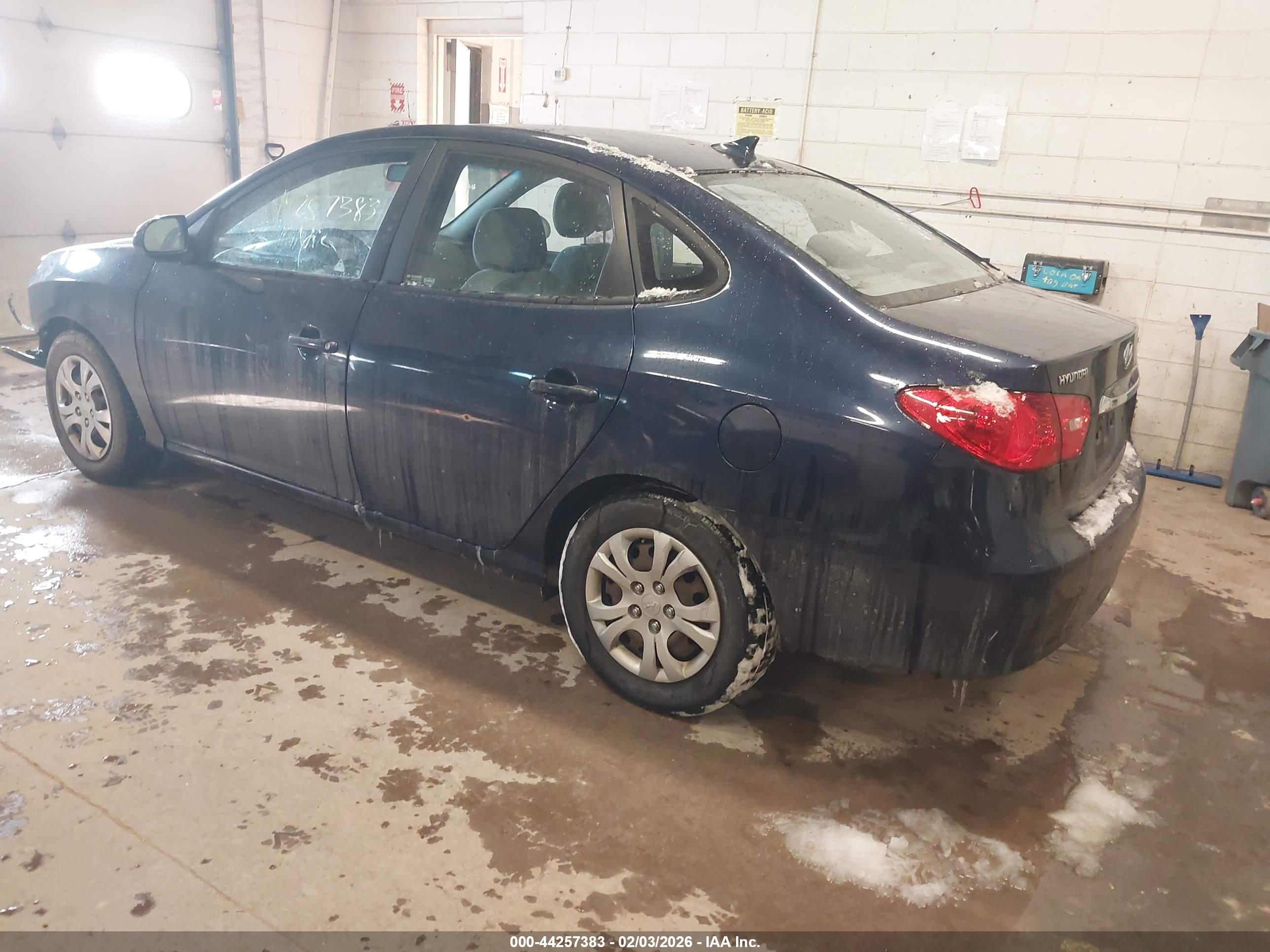 HYUNDAI ELANTRA image 3