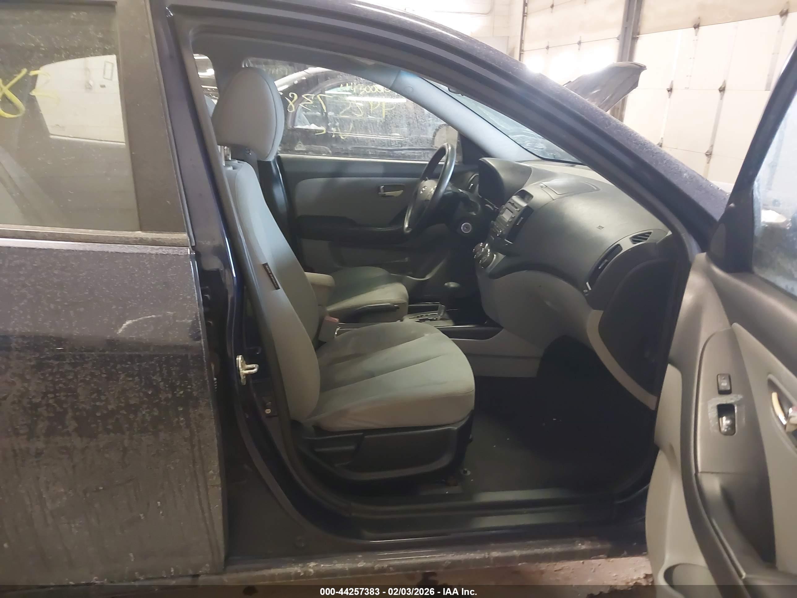 HYUNDAI ELANTRA image 5