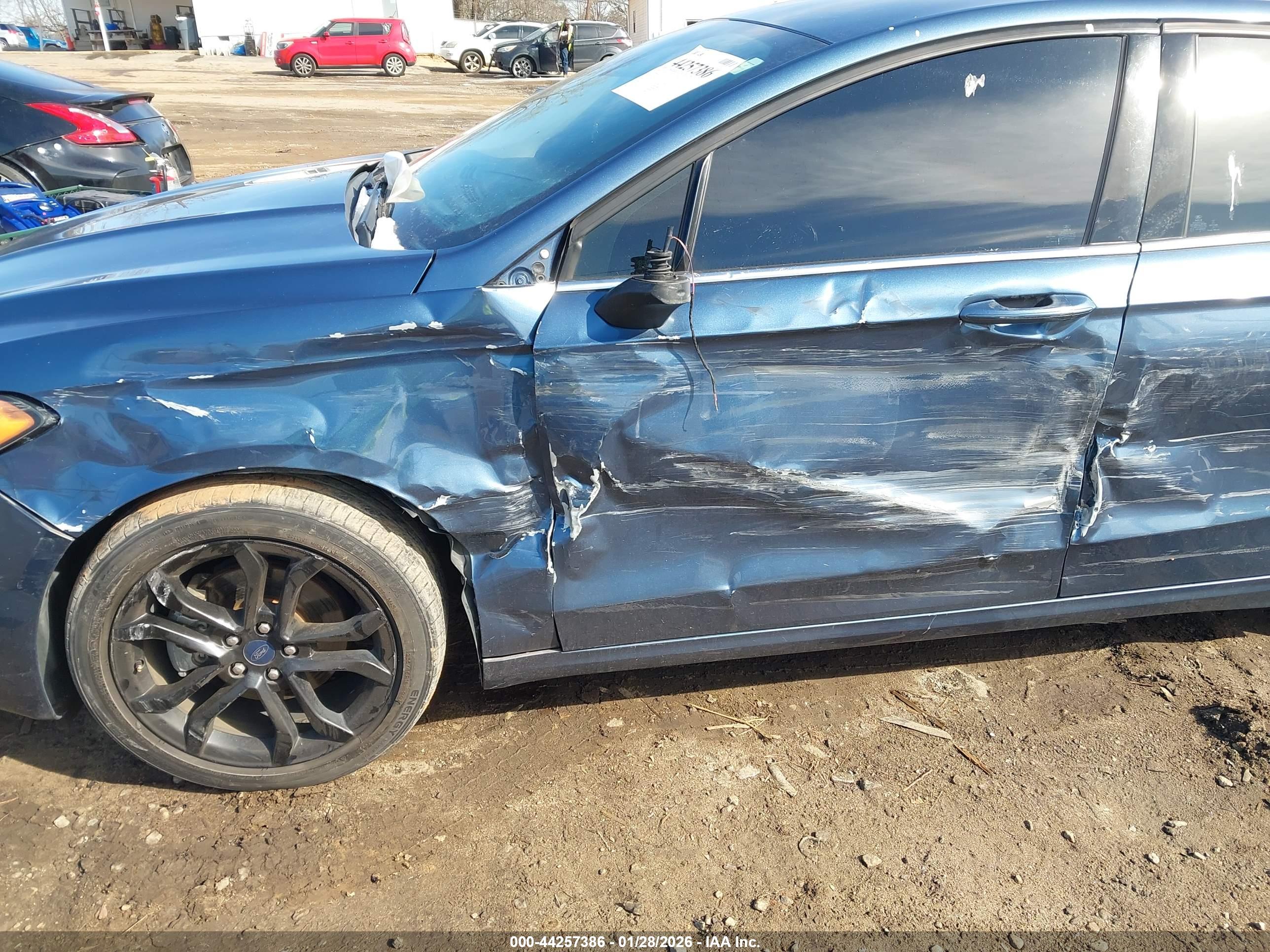 FORD FUSION image 6