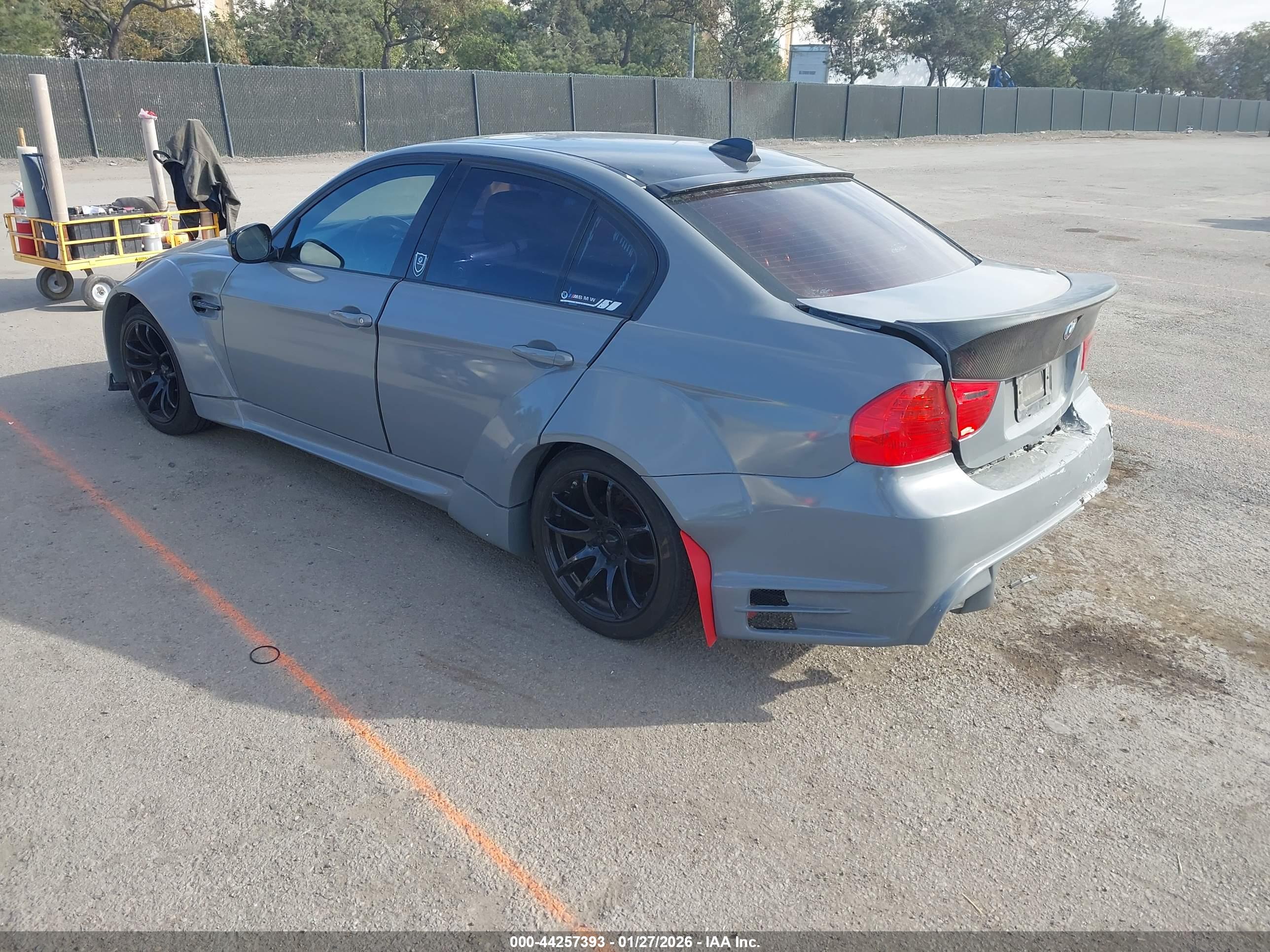 BMW 328I image 3