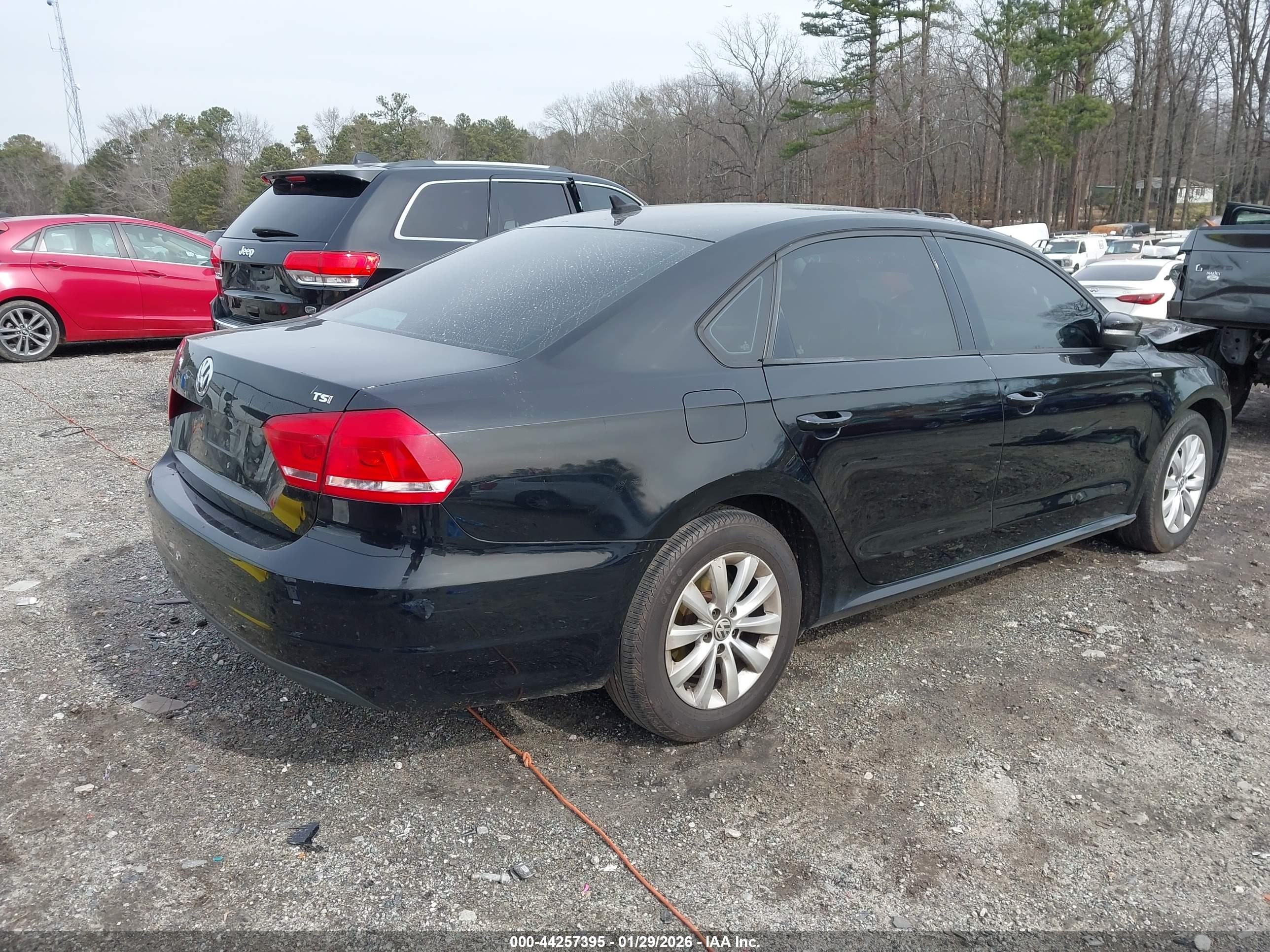 VOLKSWAGEN PASSAT image 4