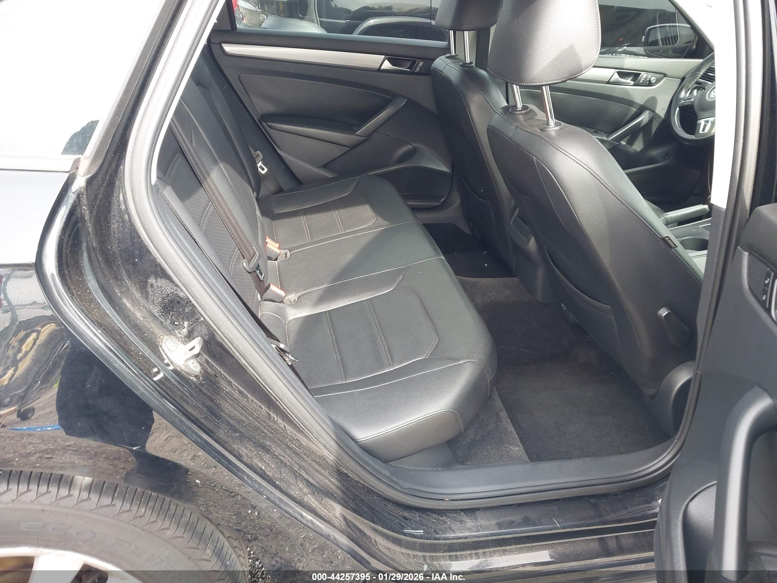 VOLKSWAGEN PASSAT image 8