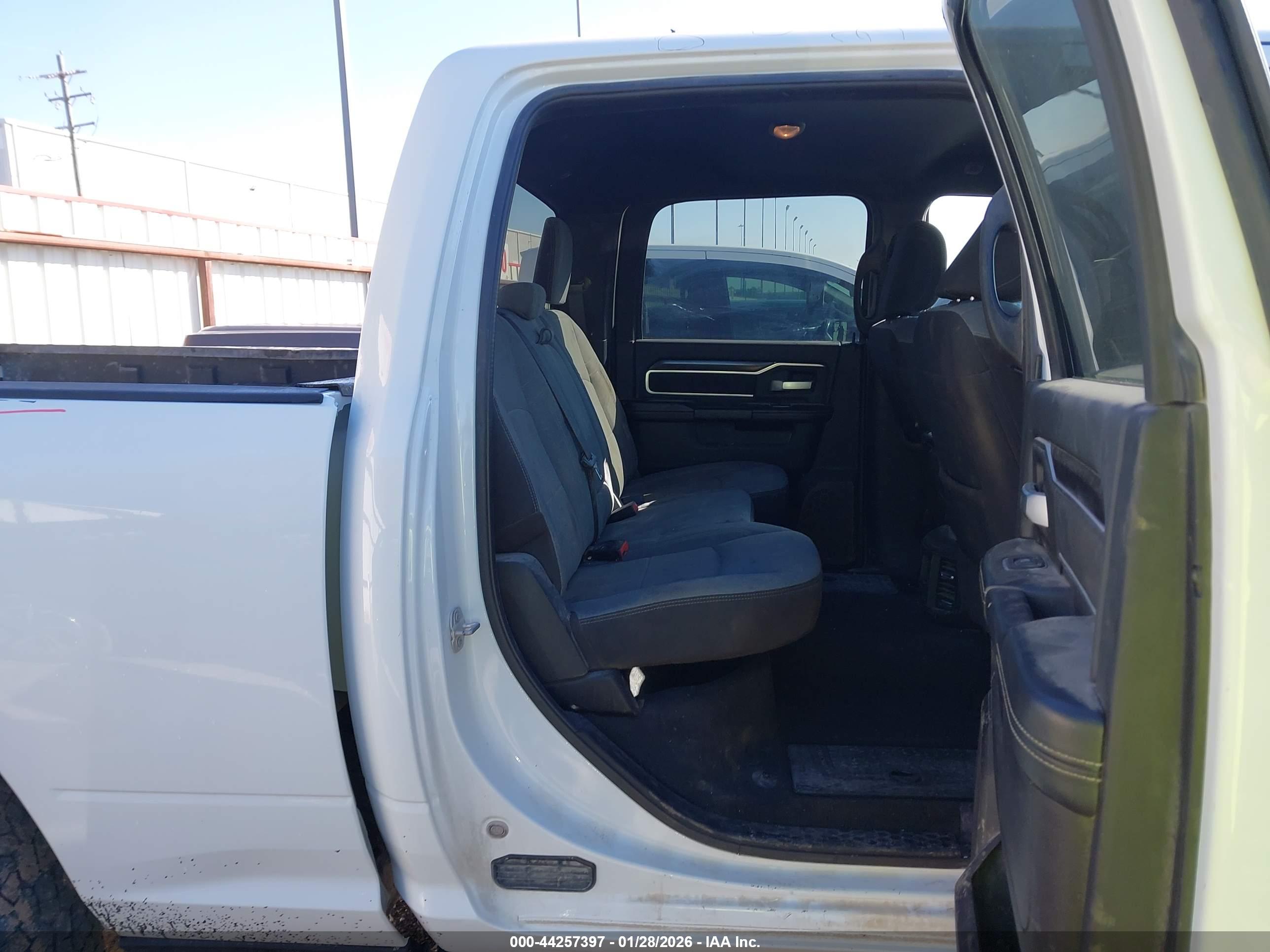 RAM 2500 image 8
