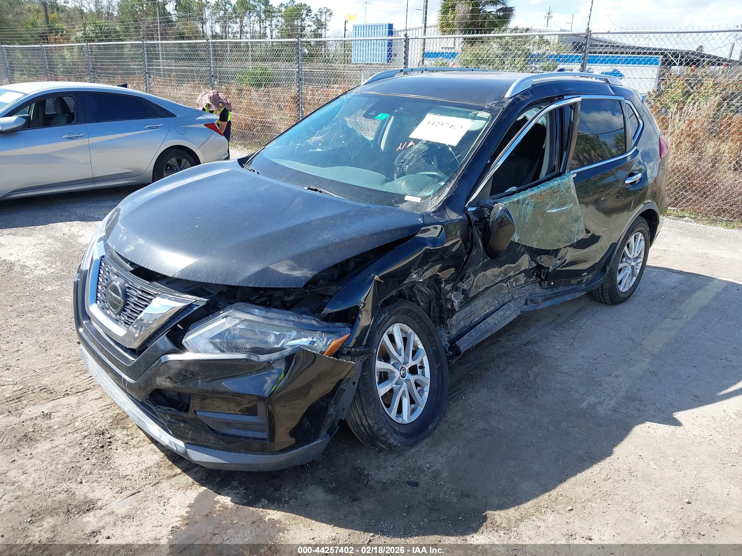 NISSAN ROGUE image 2