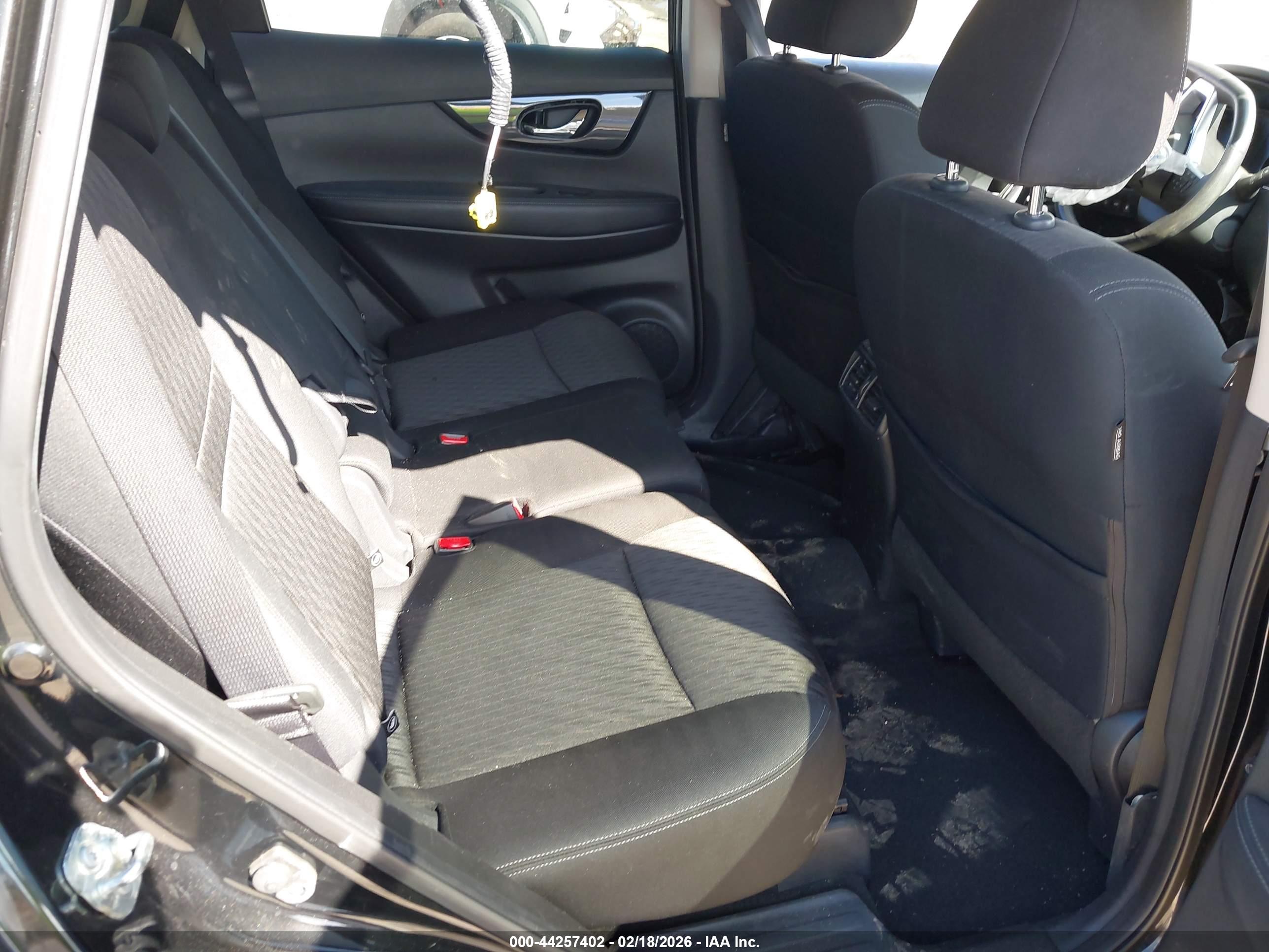 NISSAN ROGUE image 8