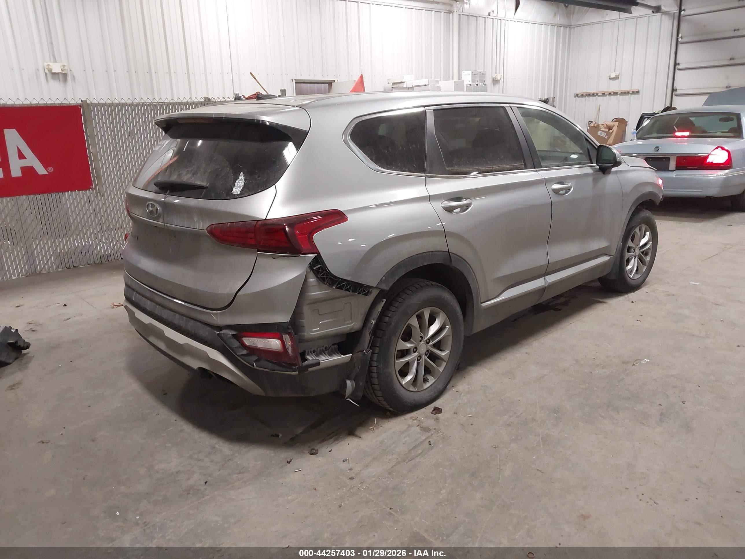 HYUNDAI SANTA image 4