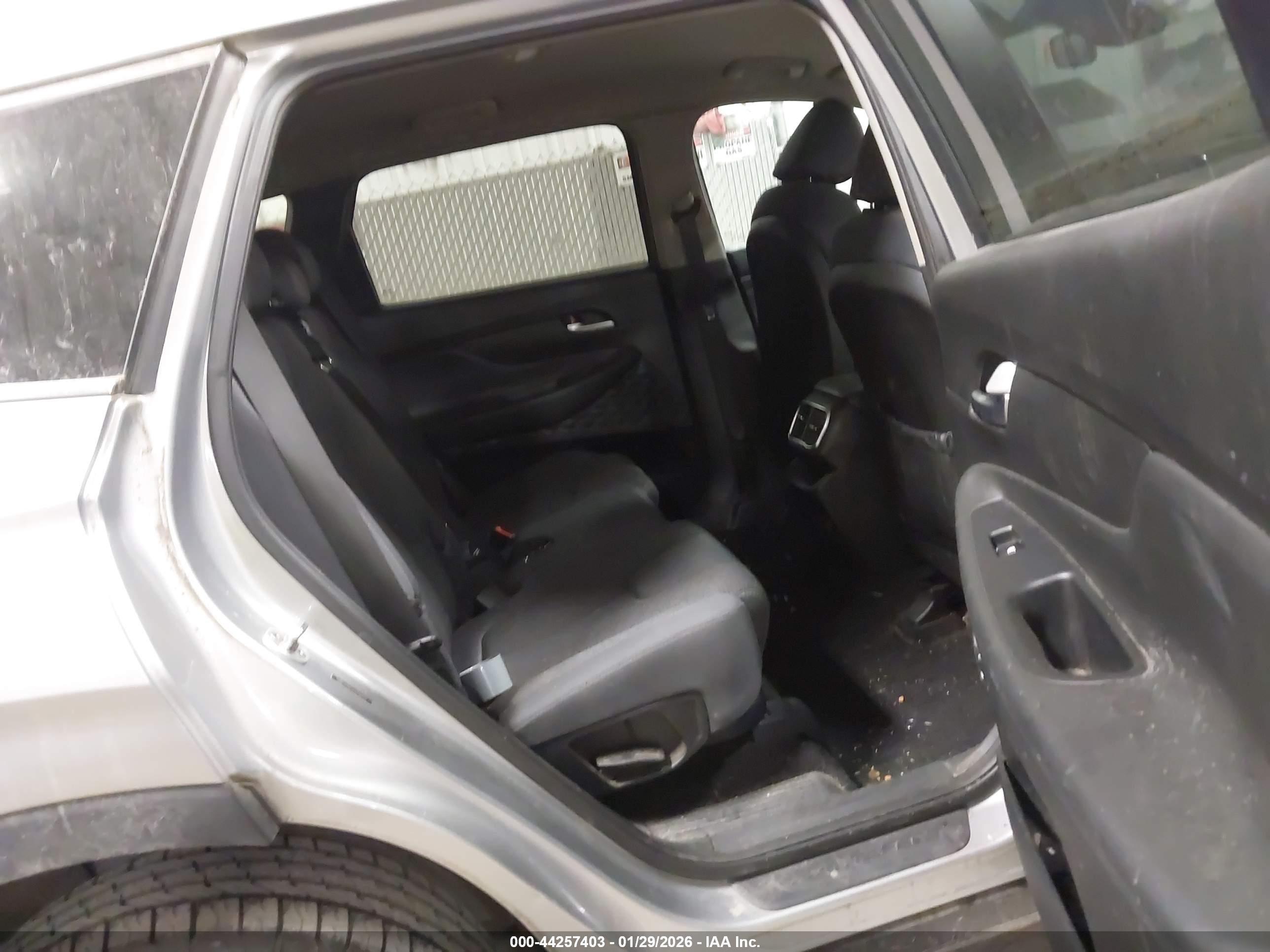 HYUNDAI SANTA image 8