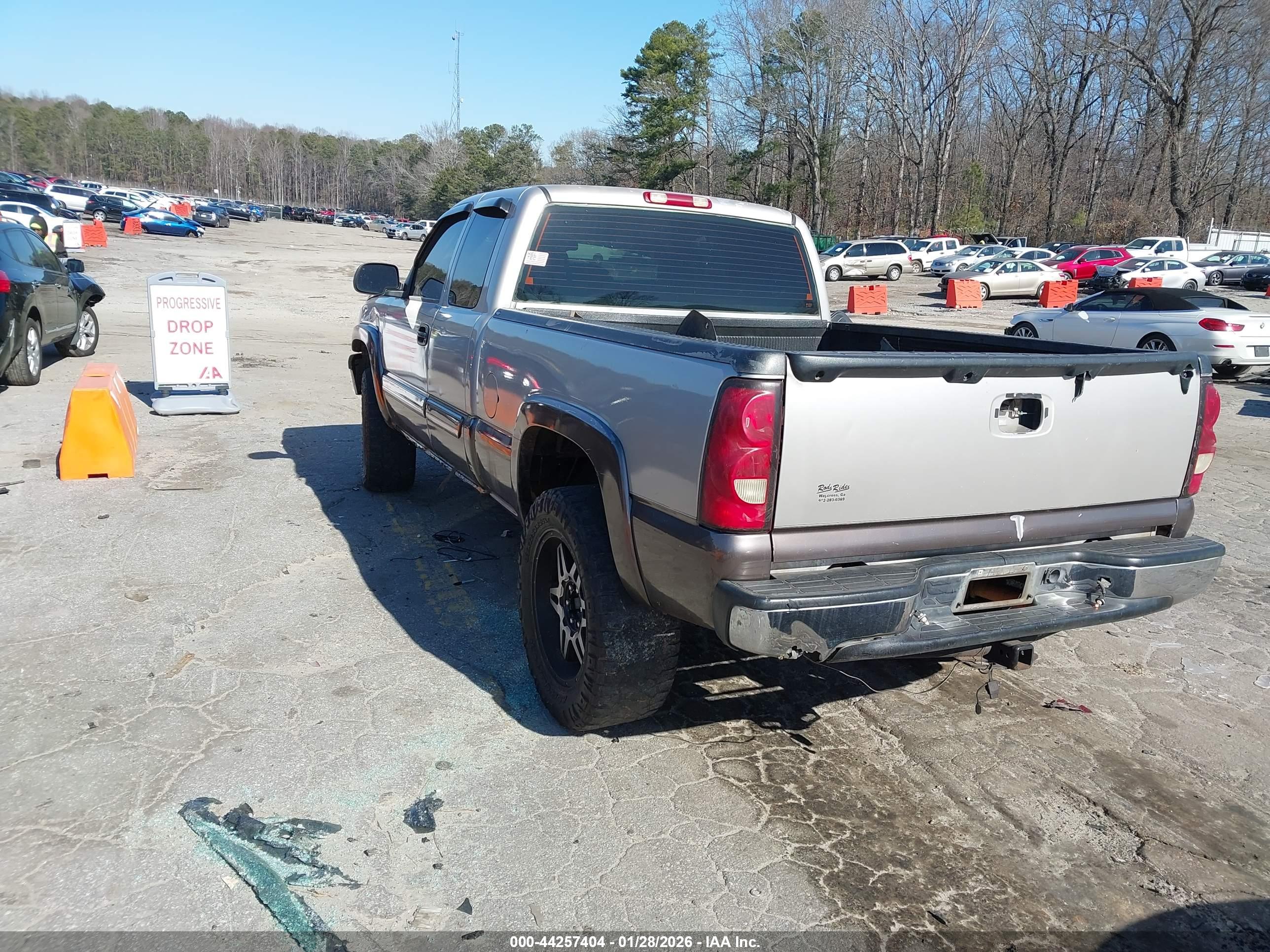 CHEVROLET SILVERADO image 3