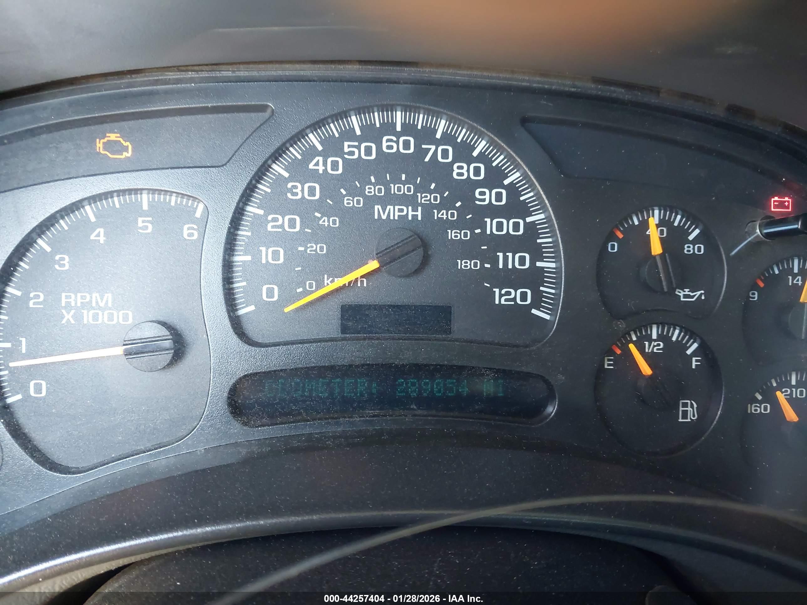 CHEVROLET SILVERADO image 7