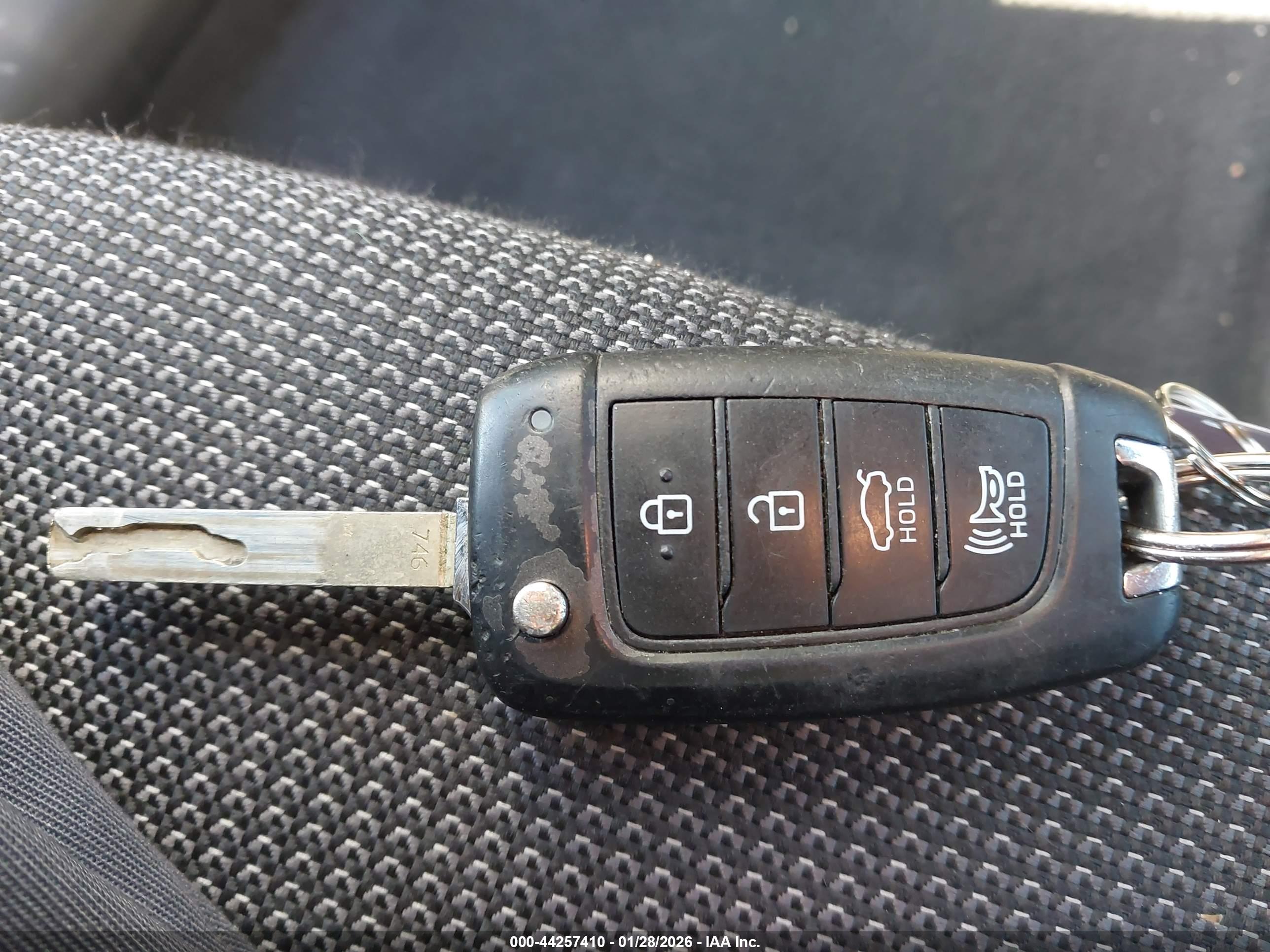 HYUNDAI ACCENT image 11
