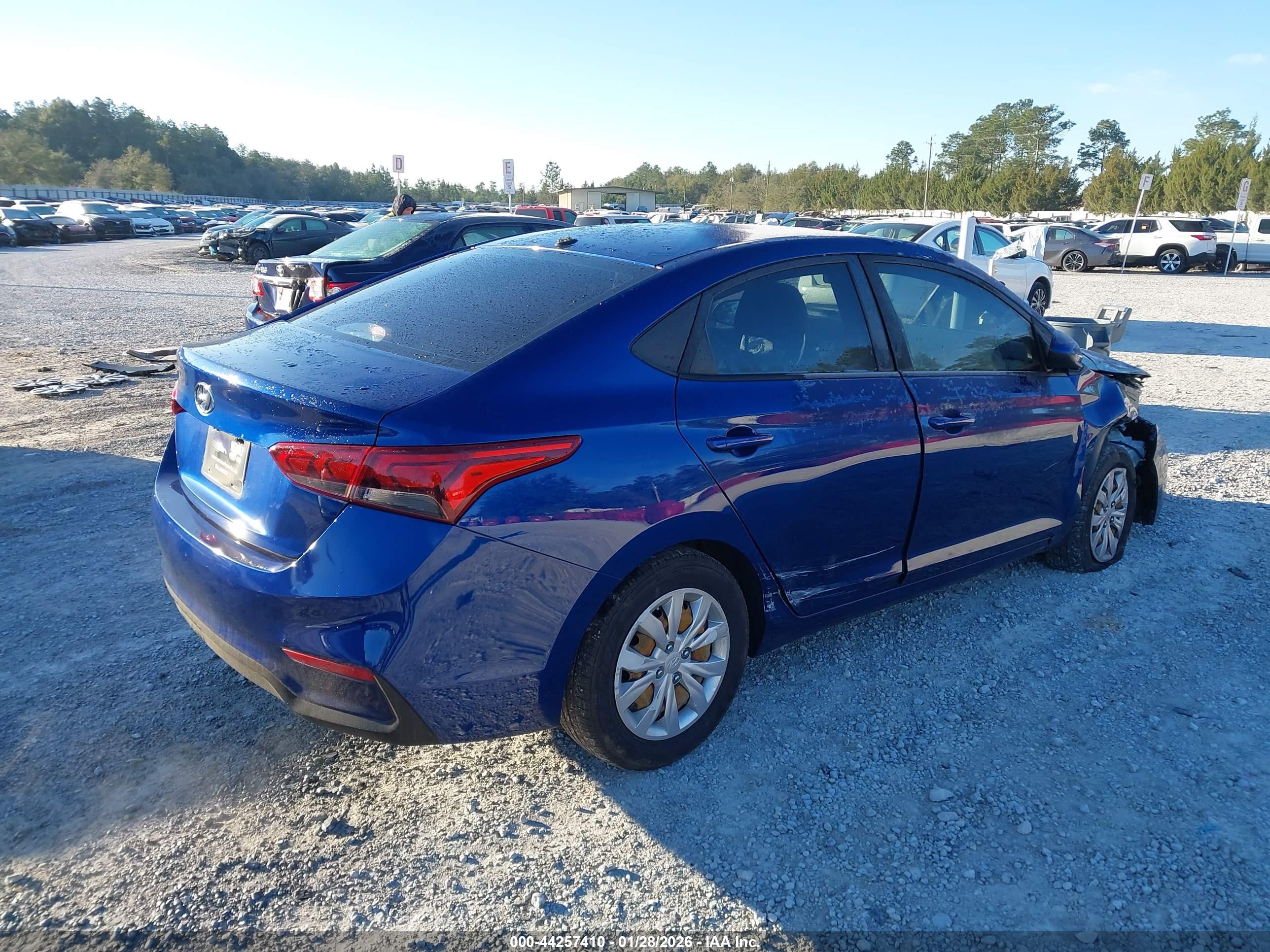 HYUNDAI ACCENT image 4