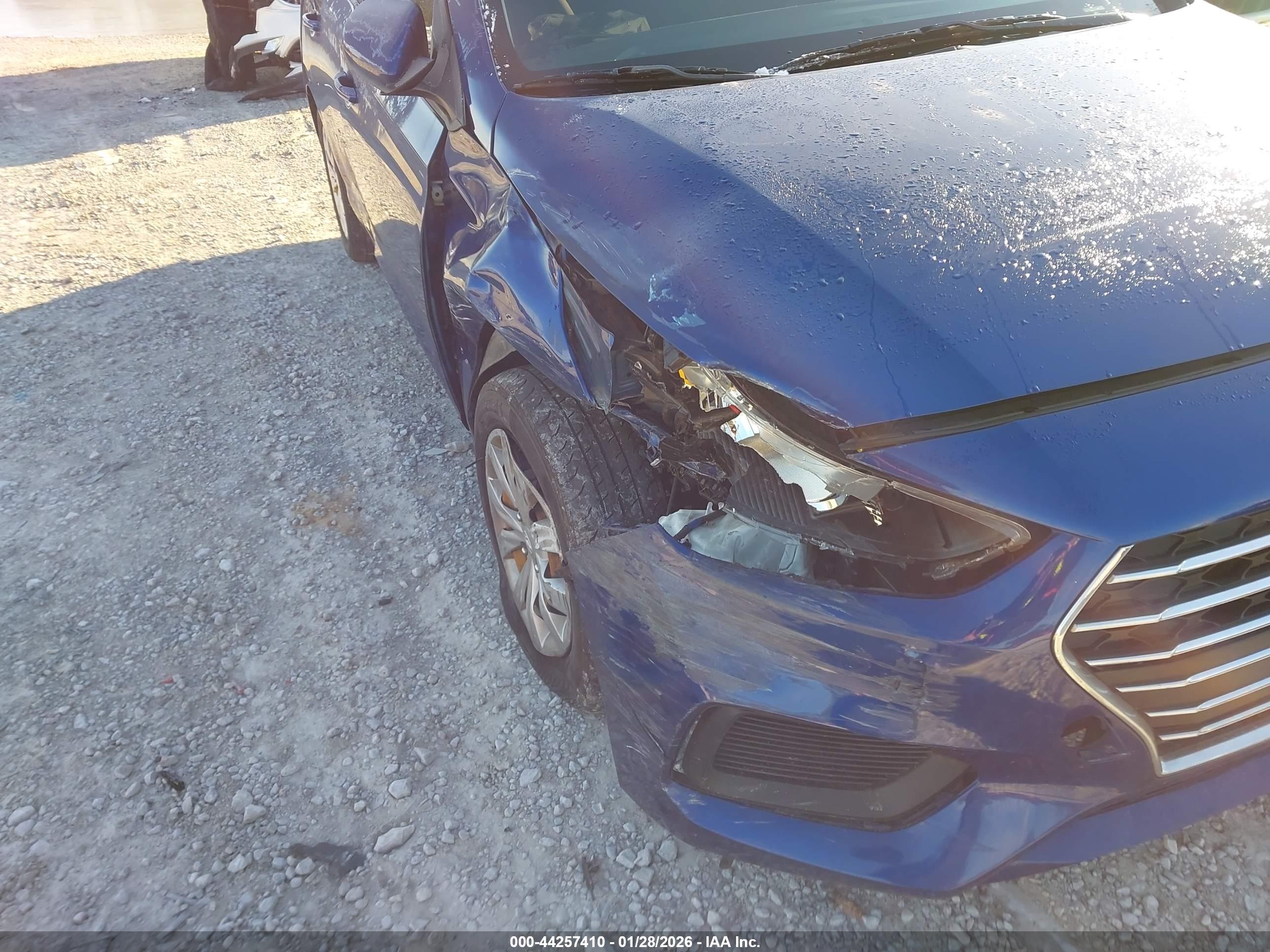 HYUNDAI ACCENT image 6
