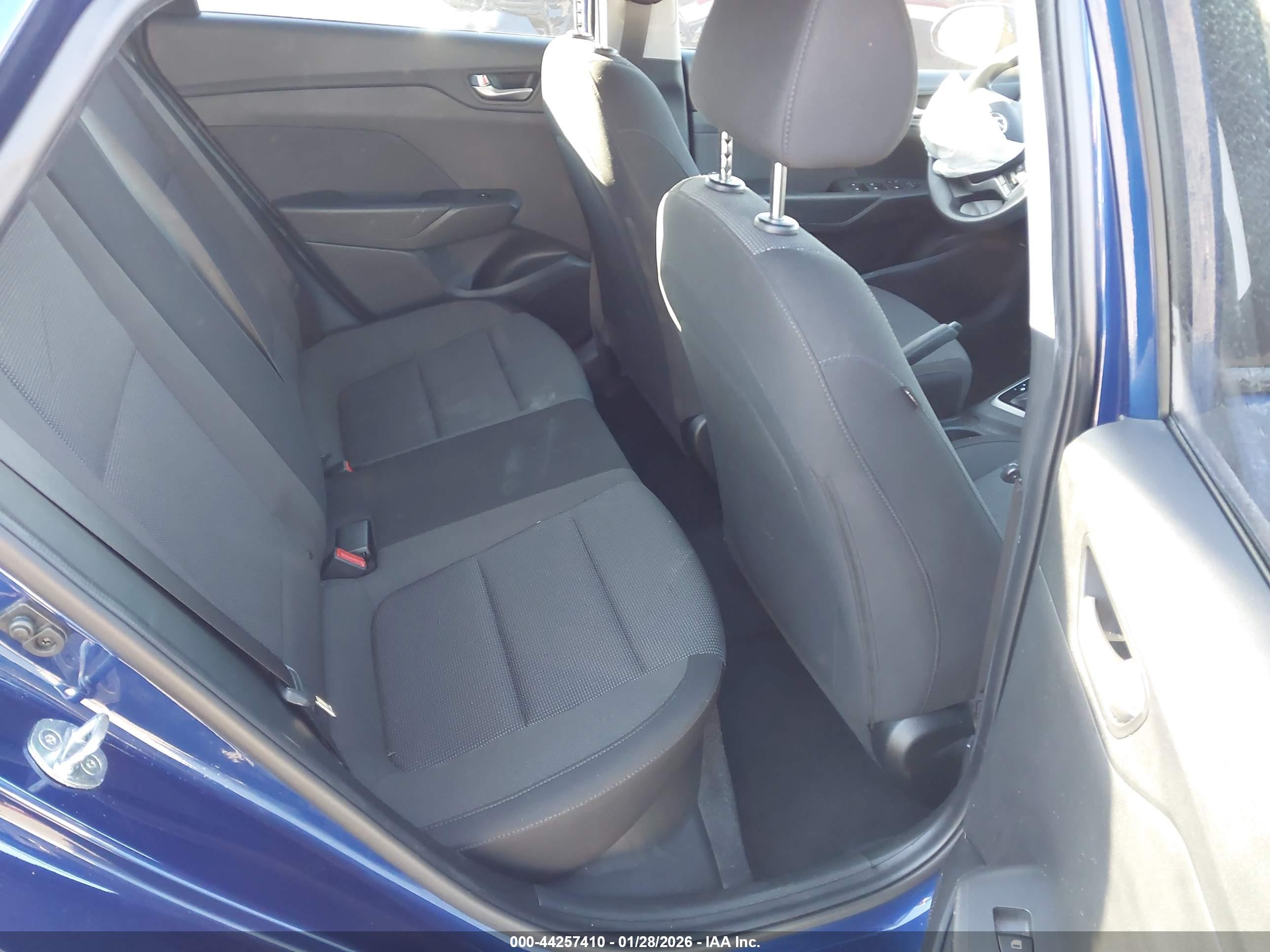 HYUNDAI ACCENT image 8