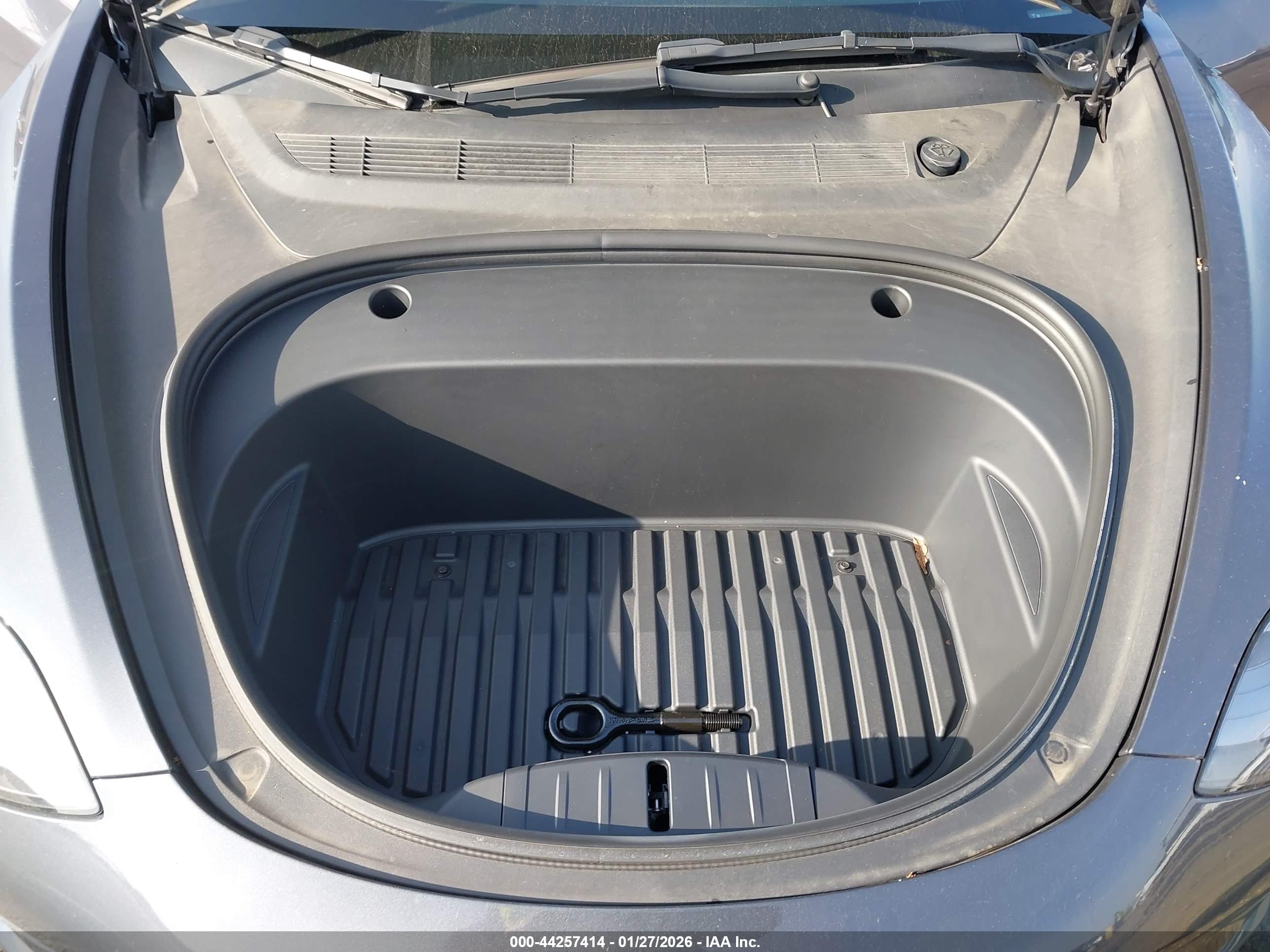 TESLA MODEL image 10