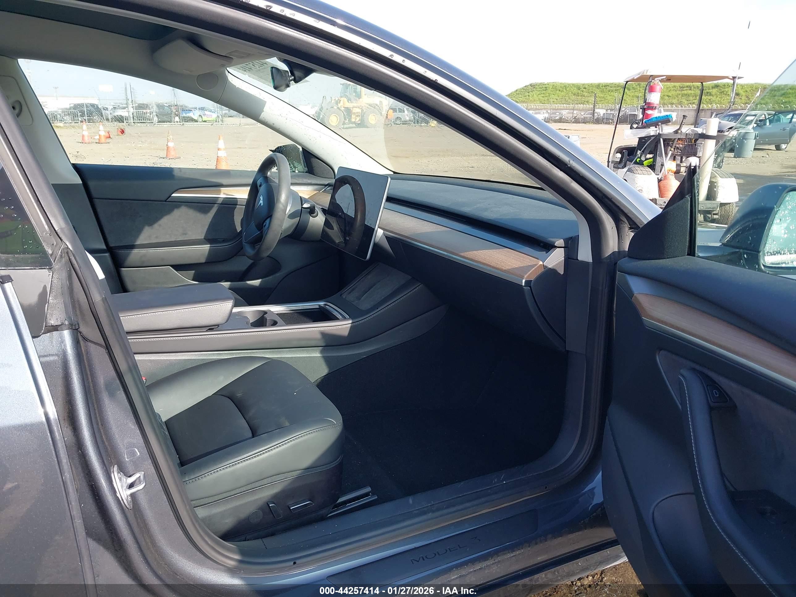 TESLA MODEL image 5