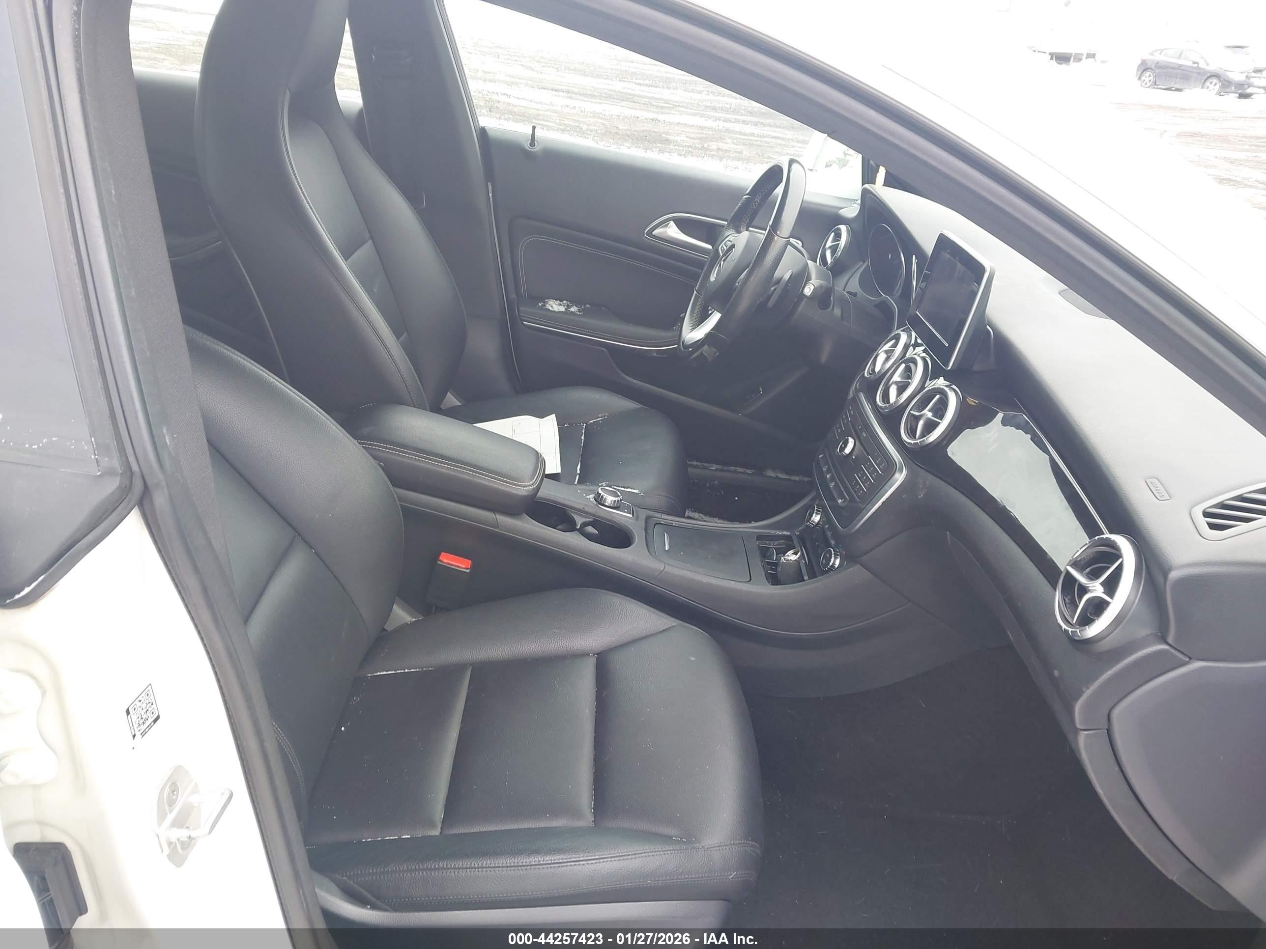 MERCEDES-BENZ CLA image 5
