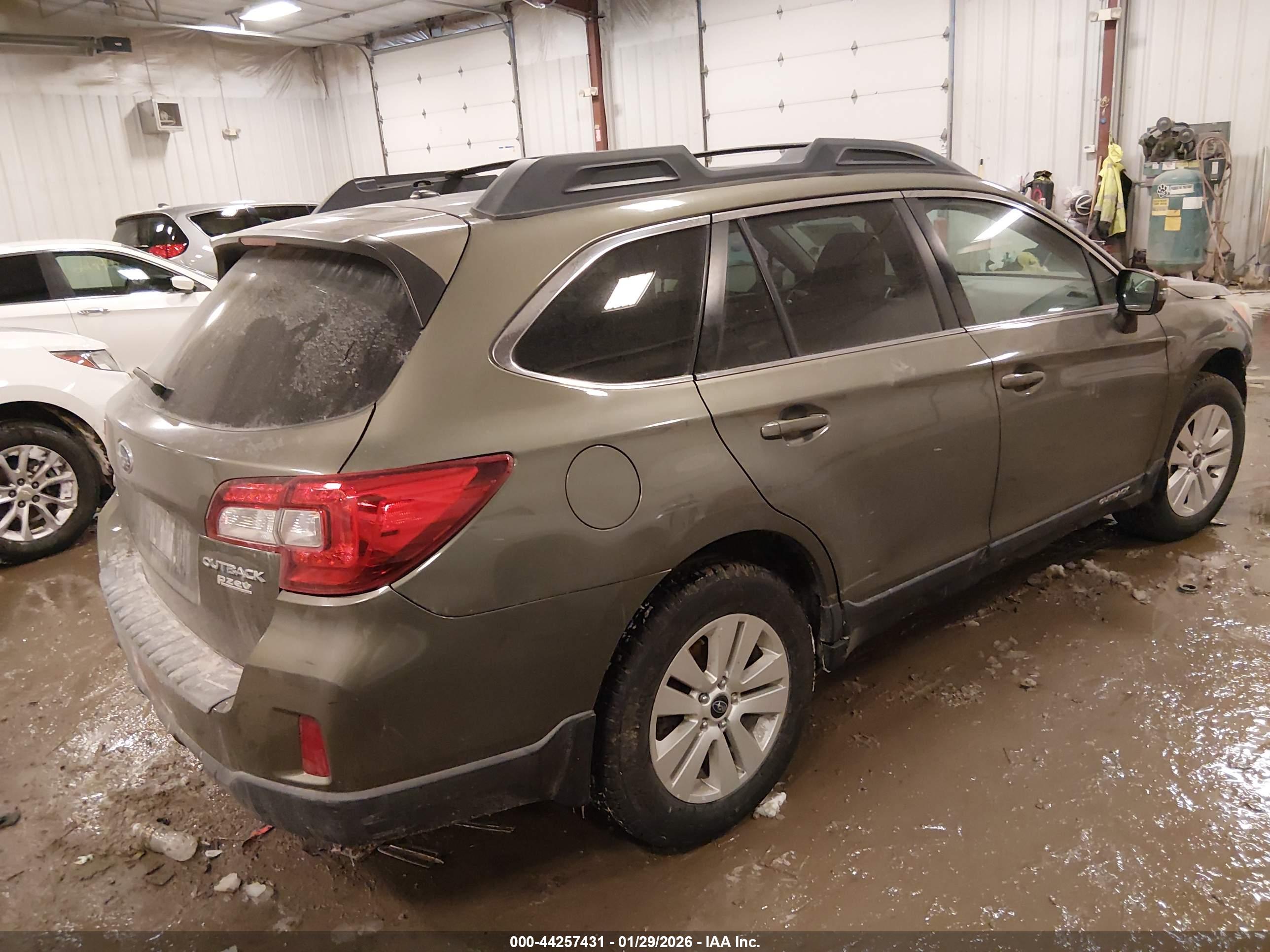 SUBARU OUTBACK image 4