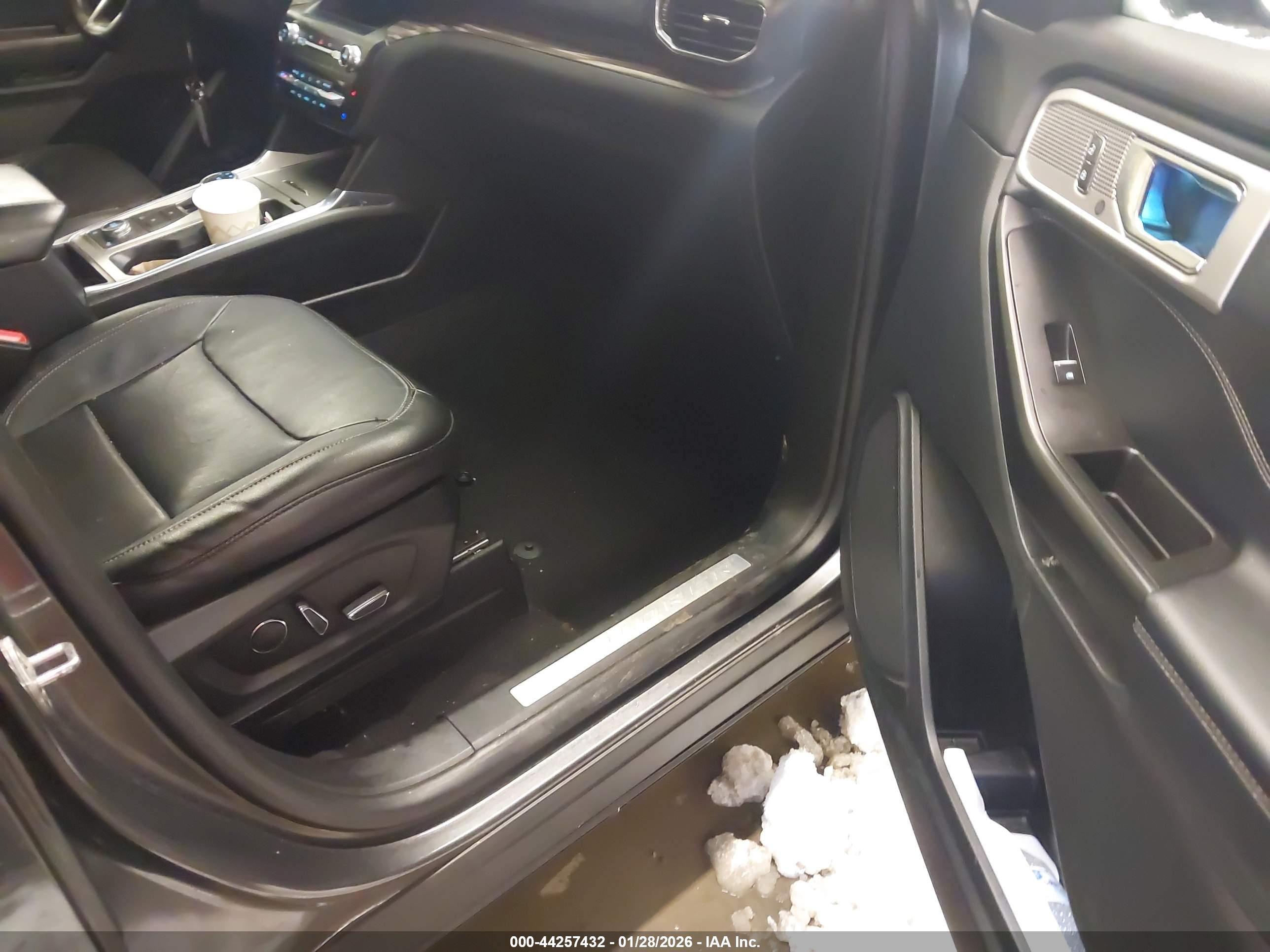 FORD EXPLORER image 5