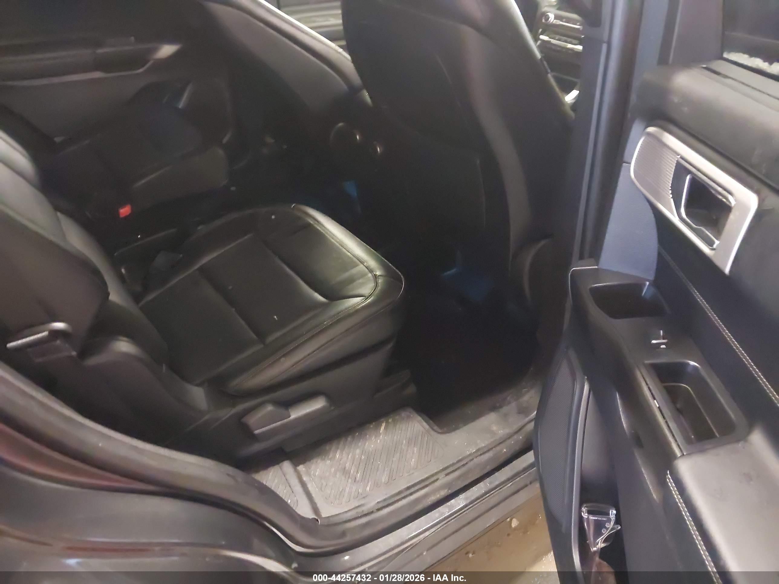 FORD EXPLORER image 8