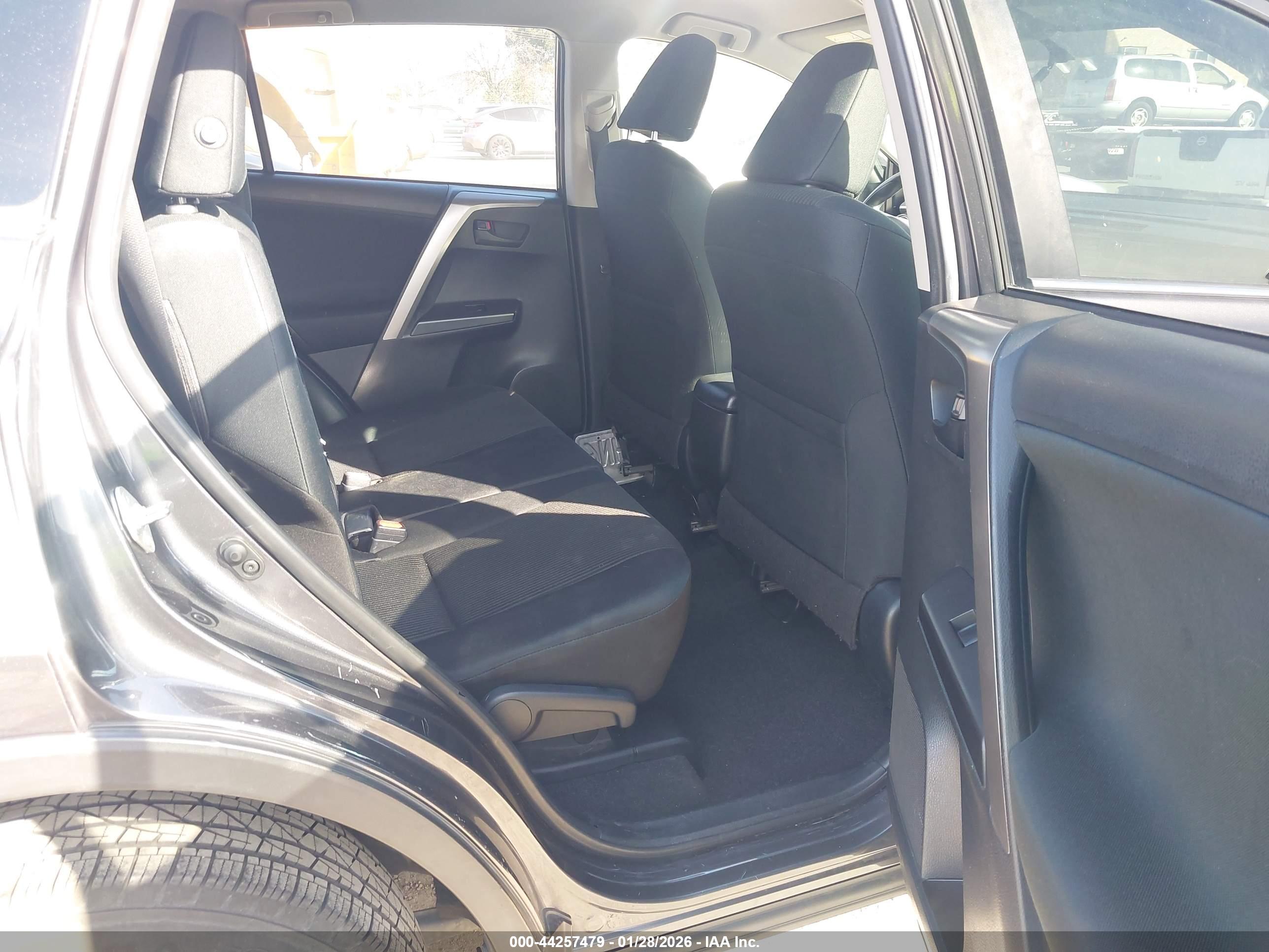 TOYOTA RAV4 image 8