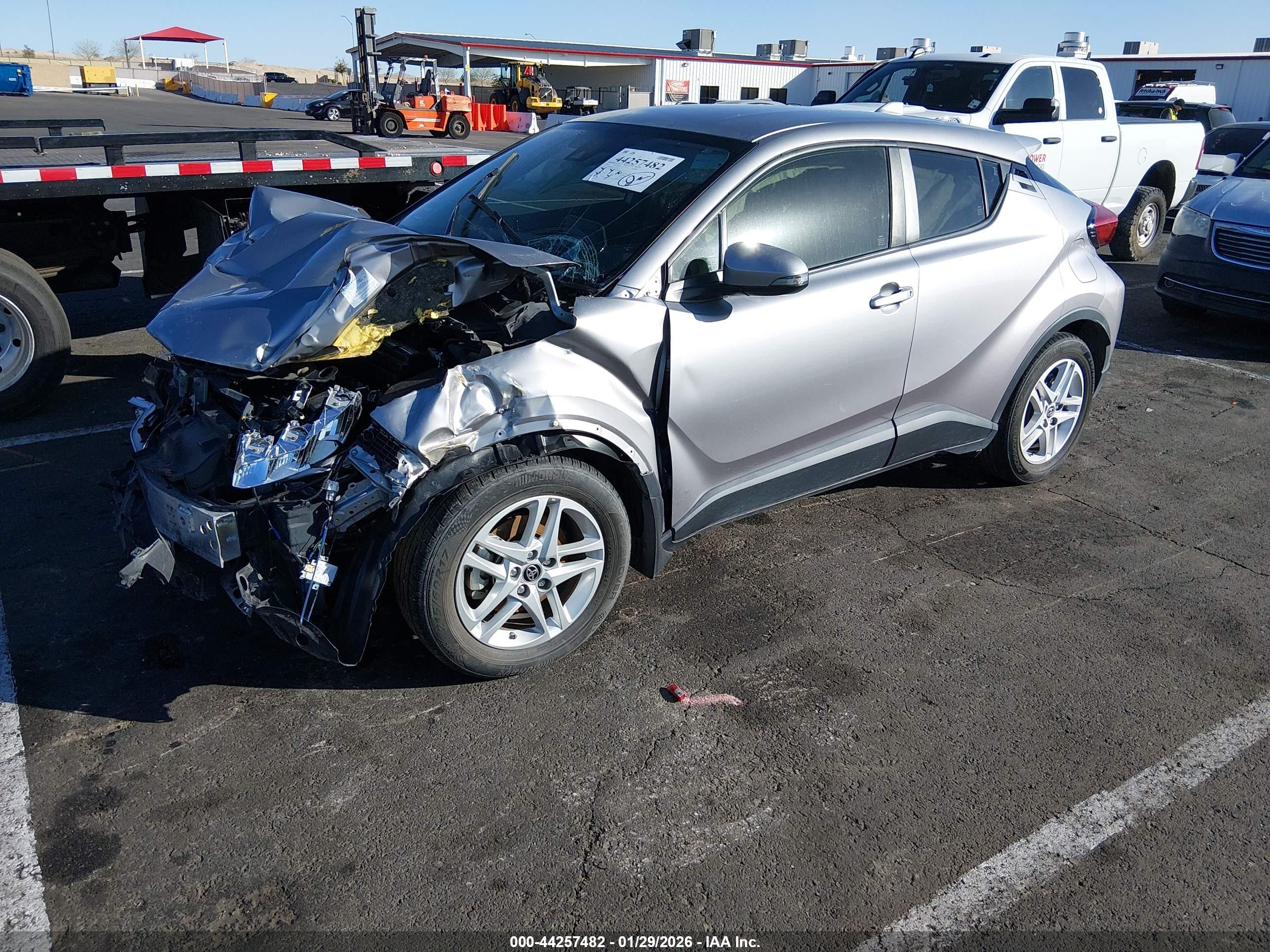 TOYOTA C-HR image 2