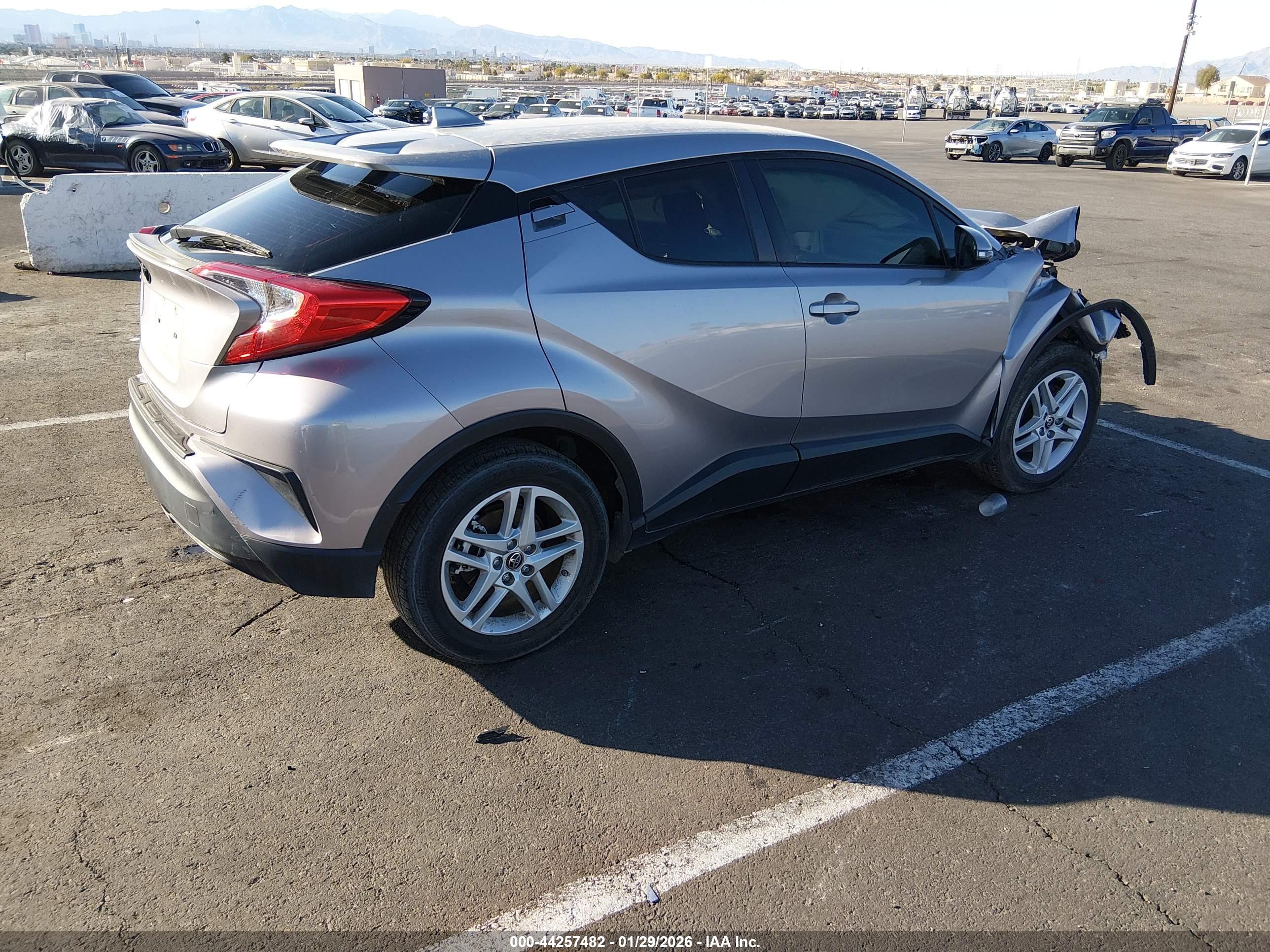 TOYOTA C-HR image 4