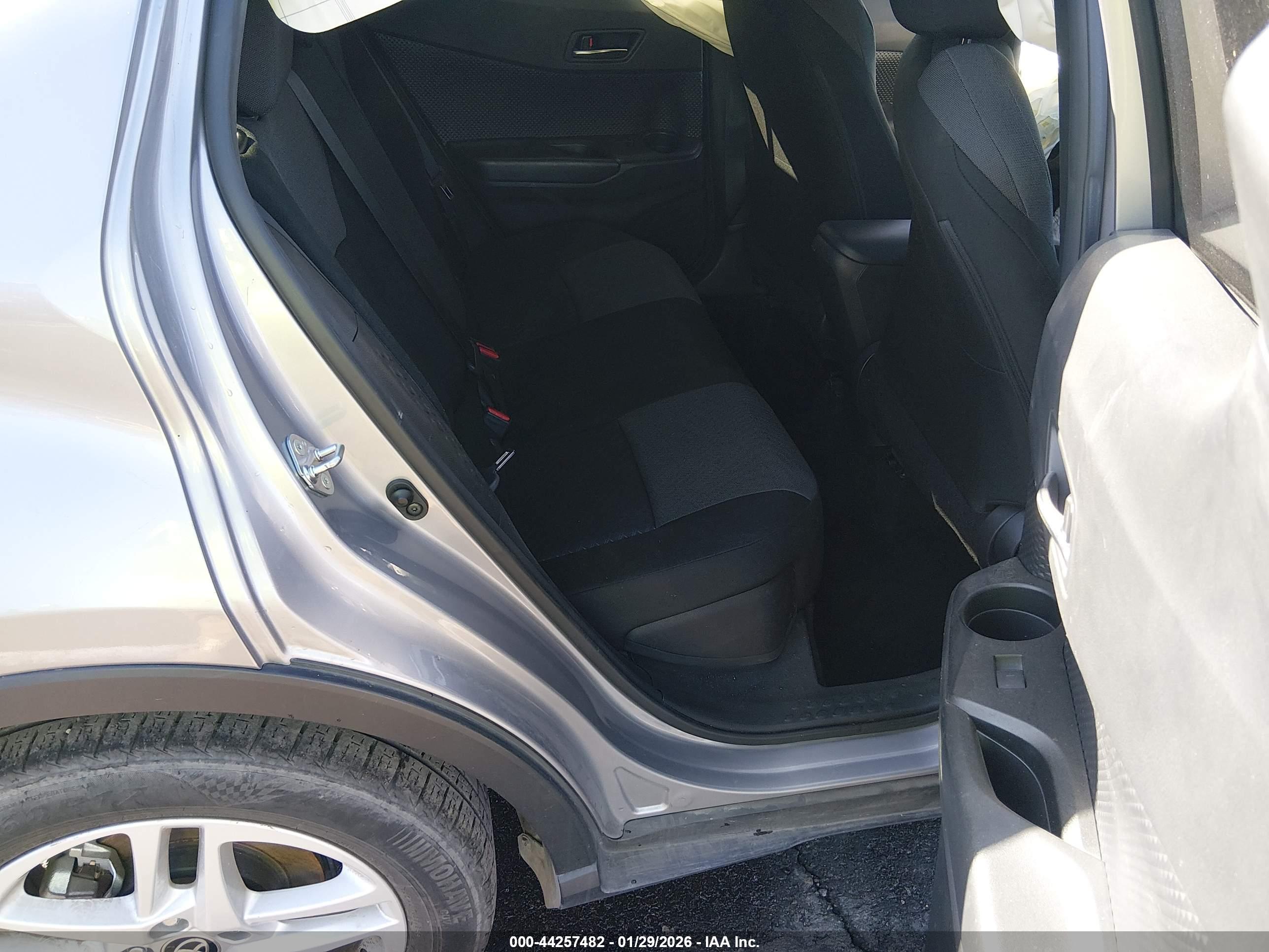 TOYOTA C-HR image 8